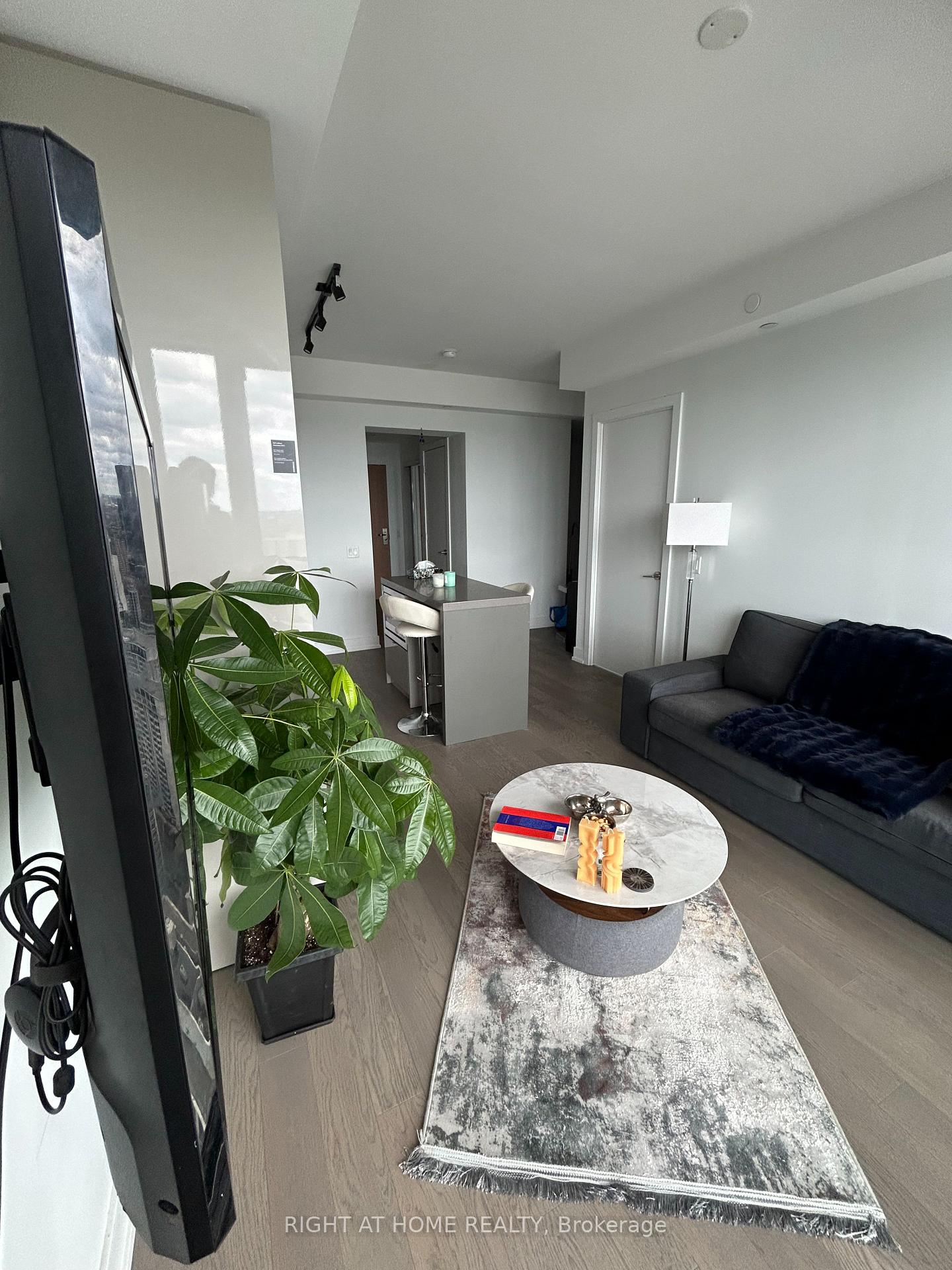 Photo 4 of Unit 6, 7 Grenville Street, Toronto, Bay Street Corridor — HOMEH