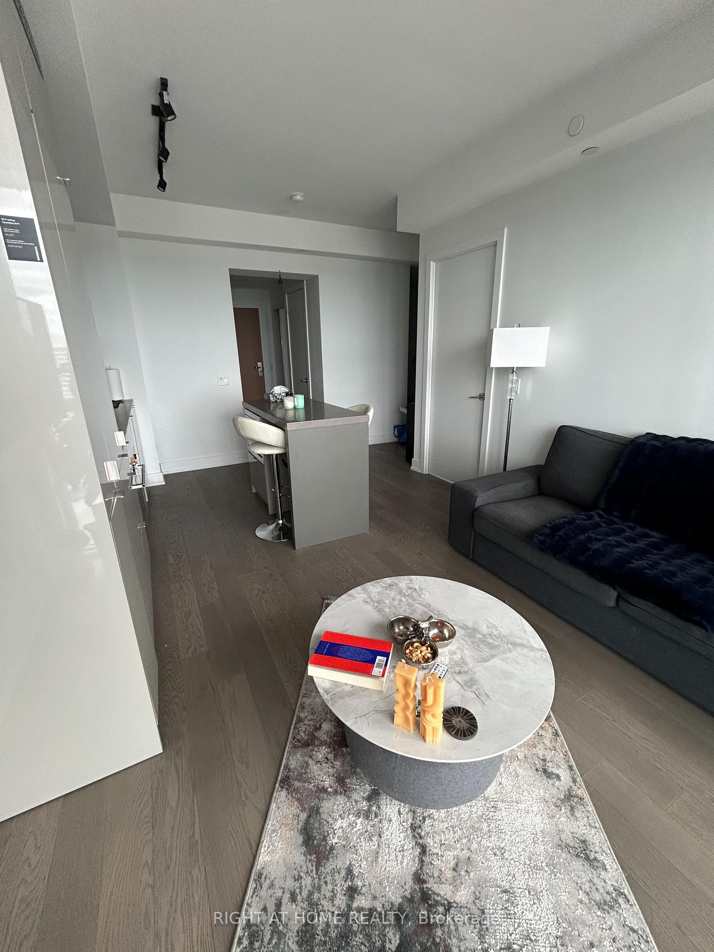 Photo 5 of Unit 6, 7 Grenville Street, Toronto, Bay Street Corridor — HOMEH