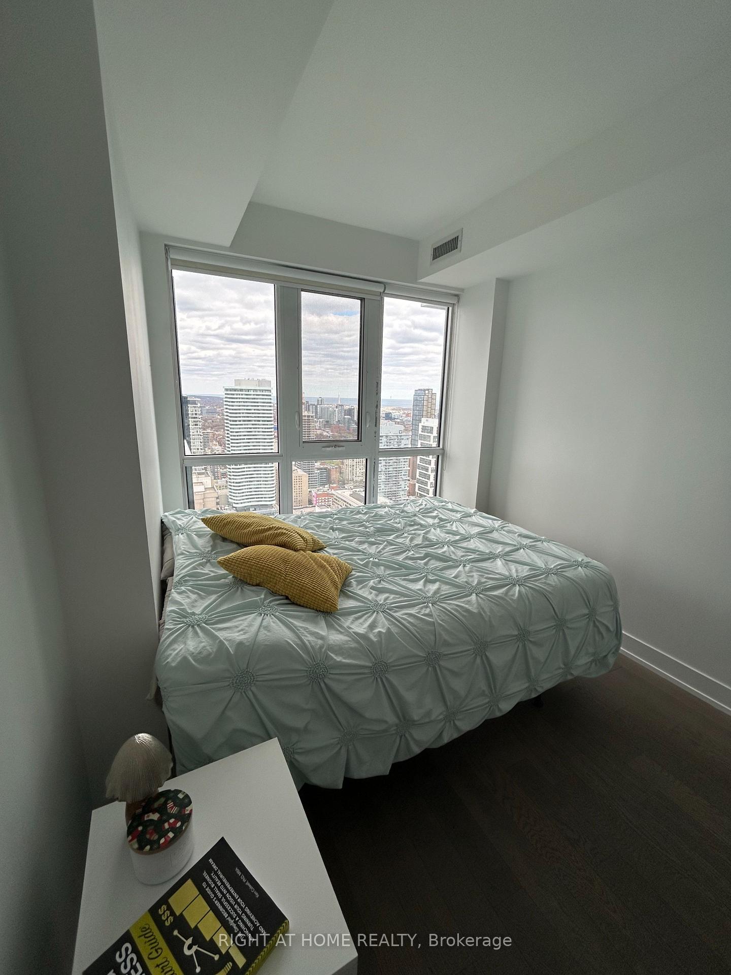Photo 10 of Unit 6, 7 Grenville Street, Toronto, Bay Street Corridor — HOMEH