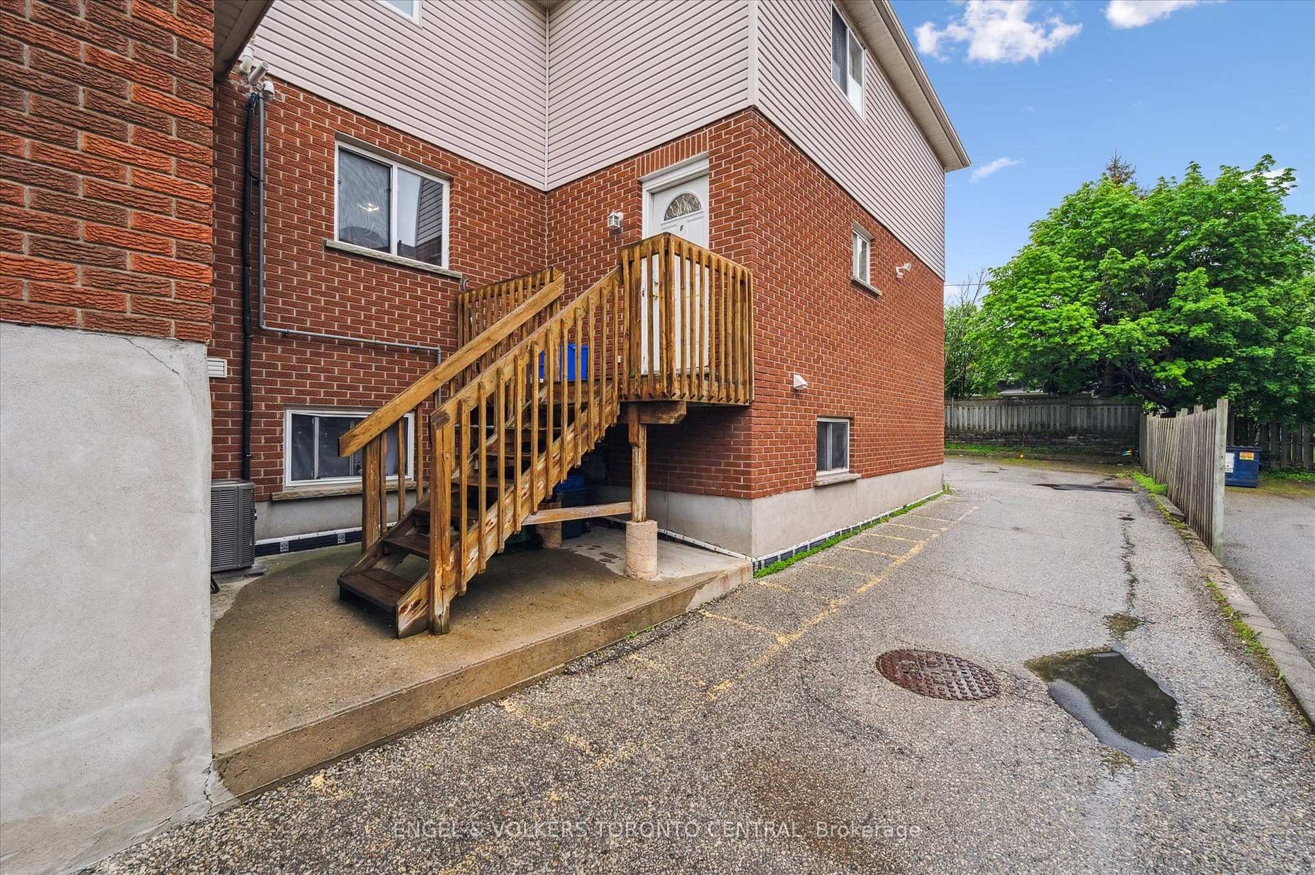 Photo 9 of 155 University Avenue E, Waterloo, Beechwood/University — HOMEH