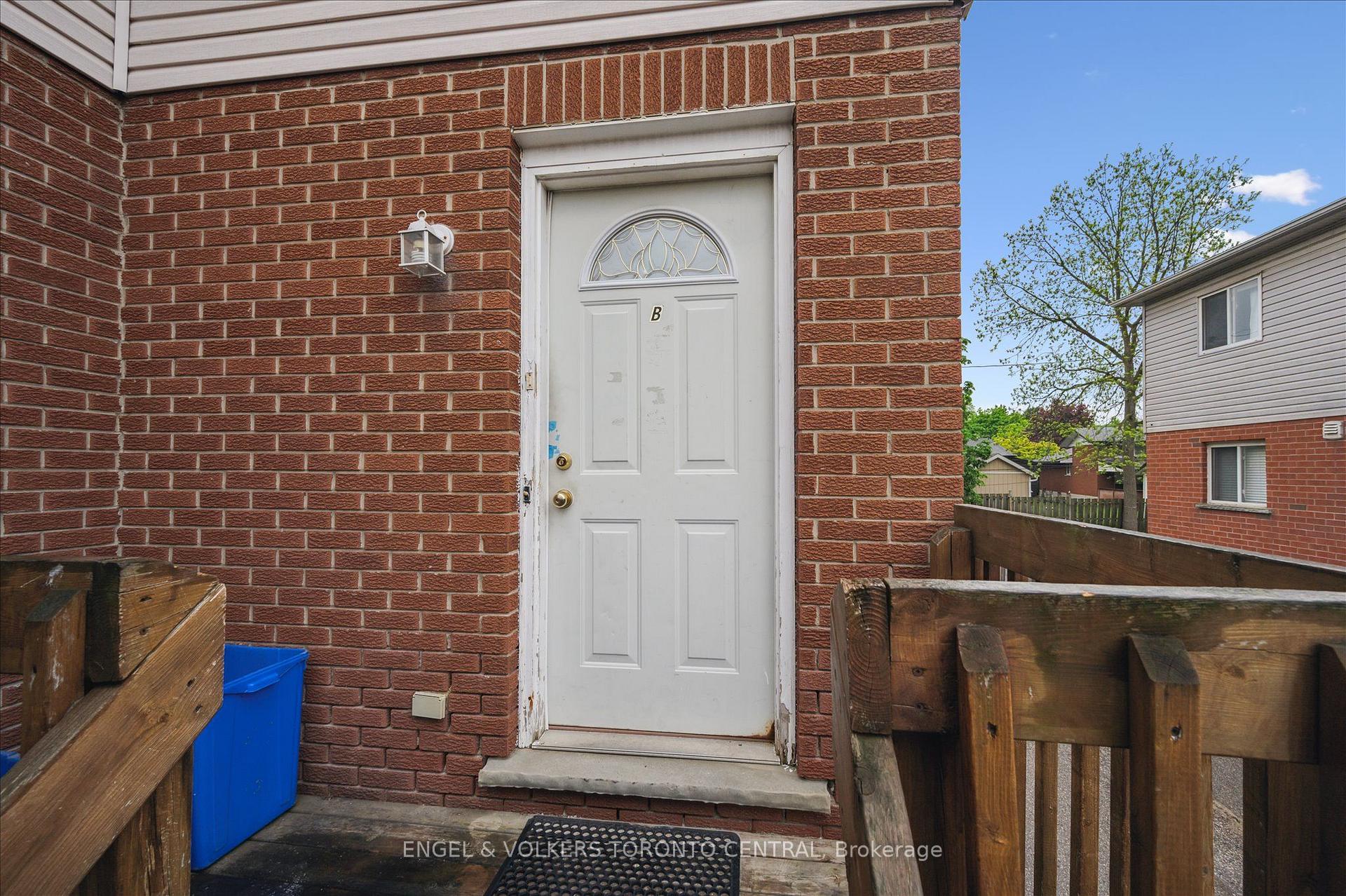 Photo 10 of 155 University Avenue E, Waterloo, Beechwood/University — HOMEH
