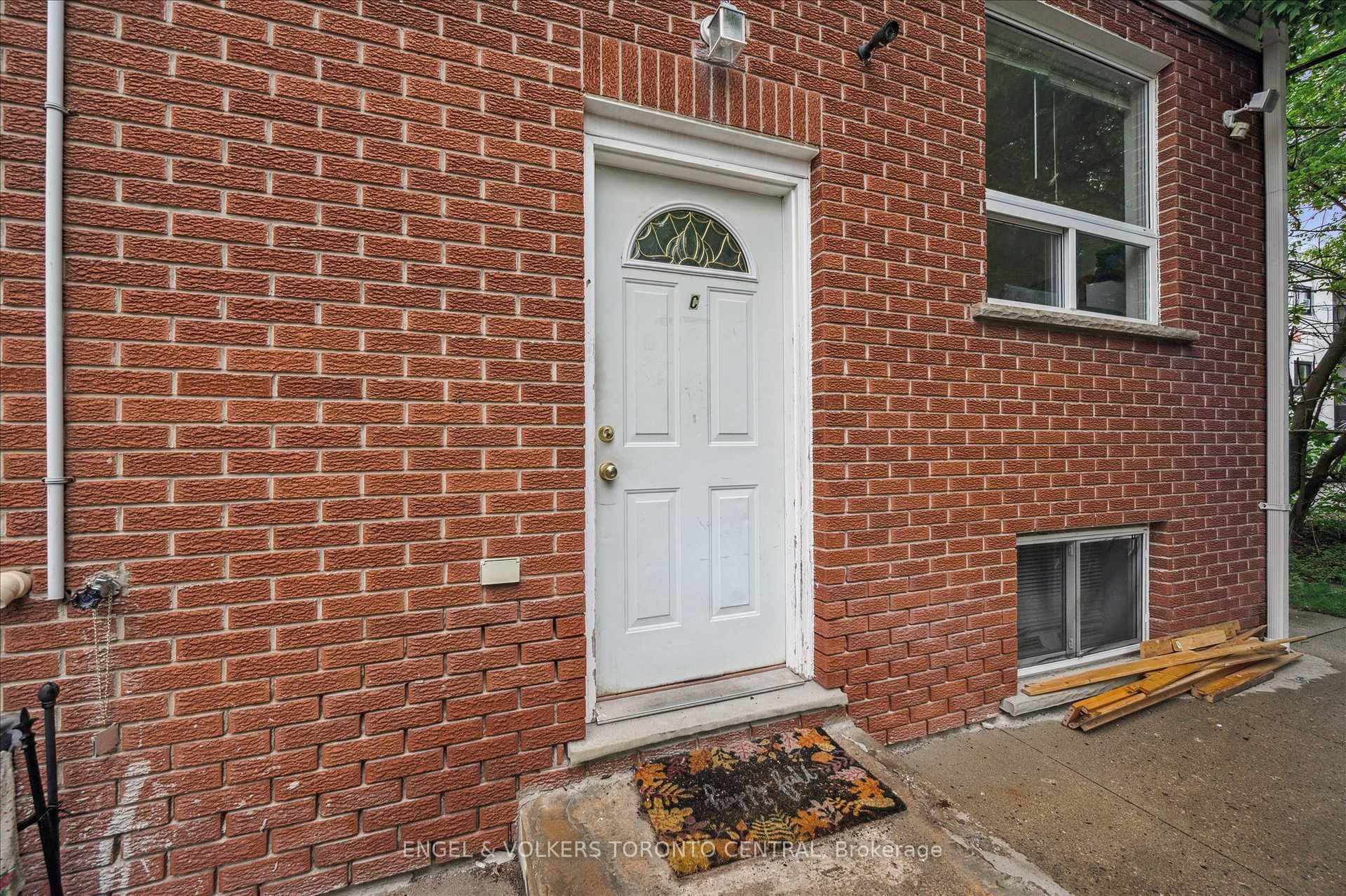 Photo 11 of 155 University Avenue E, Waterloo, Beechwood/University — HOMEH