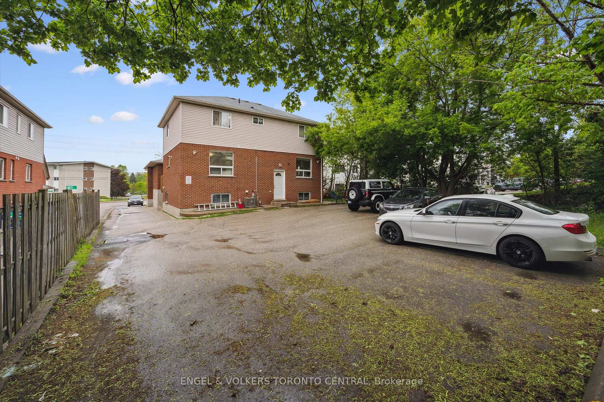 Photo 14 of 155 University Avenue E, Waterloo, Beechwood/University — HOMEH