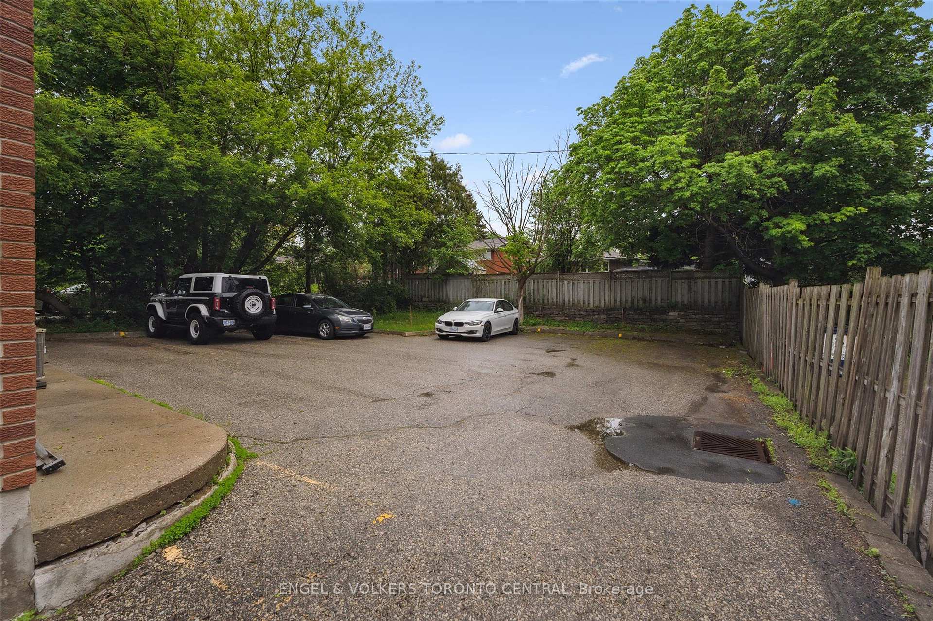 Photo 15 of 155 University Avenue E, Waterloo, Beechwood/University — HOMEH