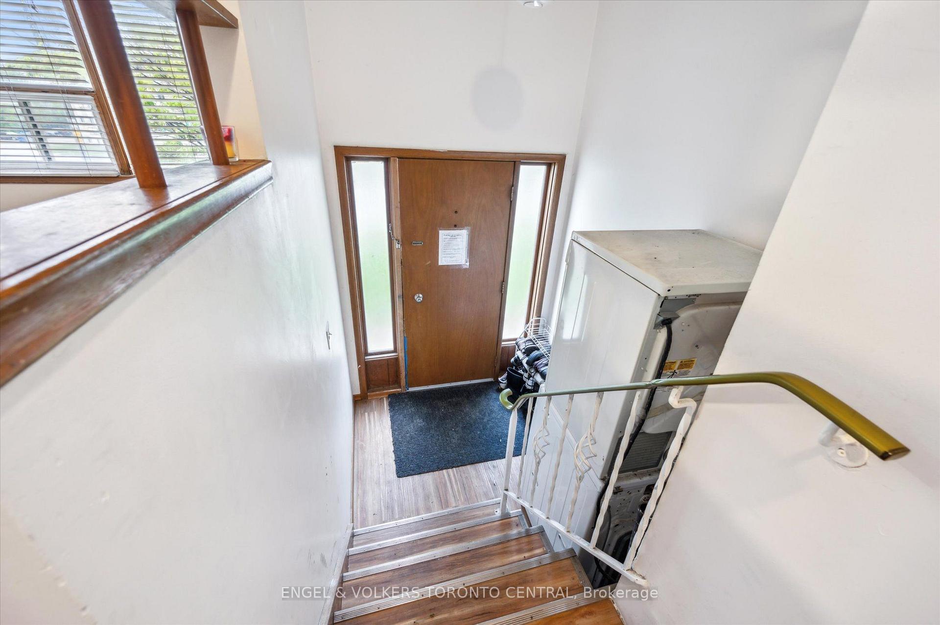 Photo 16 of 155 University Avenue E, Waterloo, Beechwood/University — HOMEH