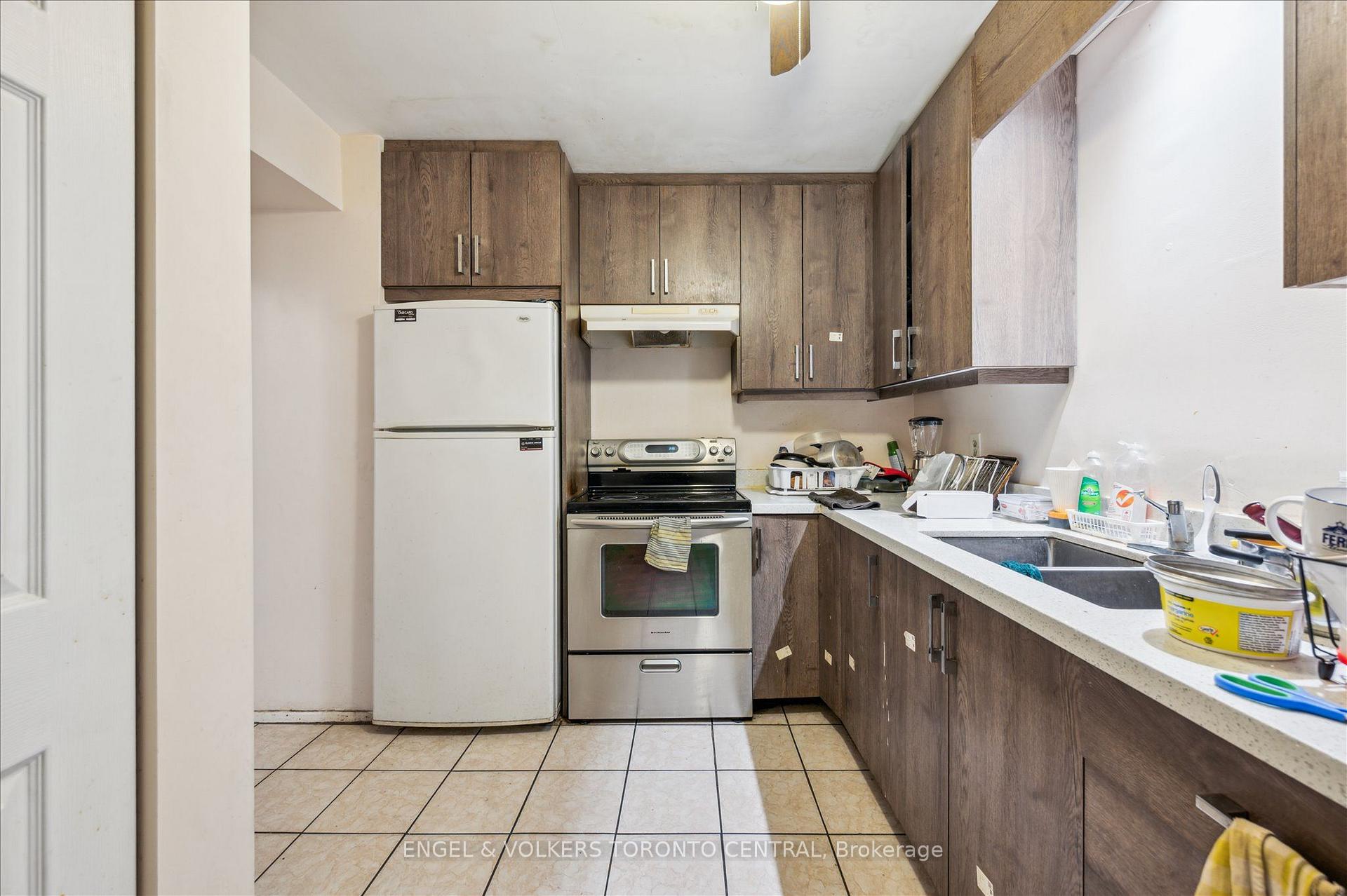 Photo 19 of 155 University Avenue E, Waterloo, Beechwood/University — HOMEH