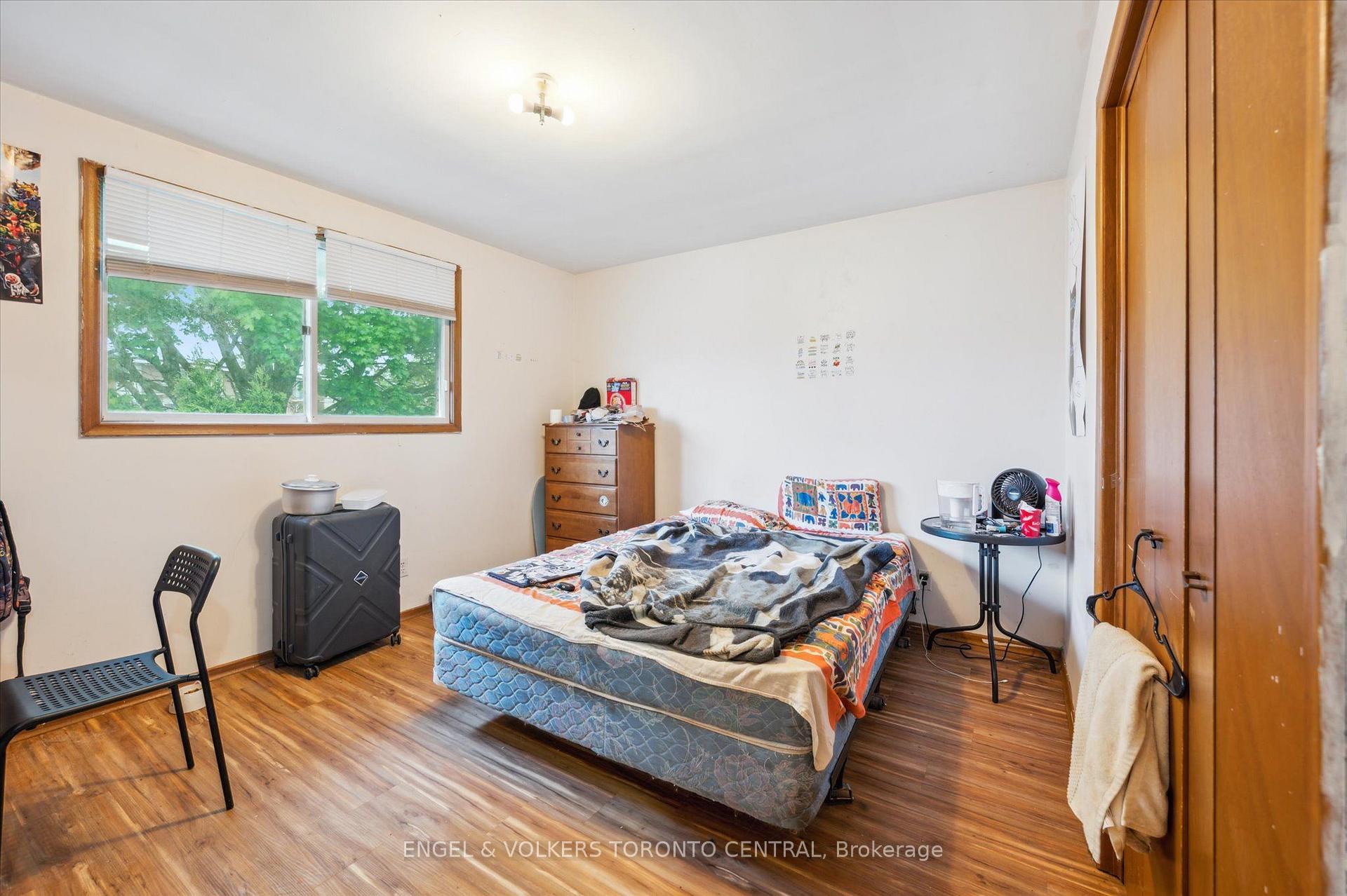 Photo 20 of 155 University Avenue E, Waterloo, Beechwood/University — HOMEH