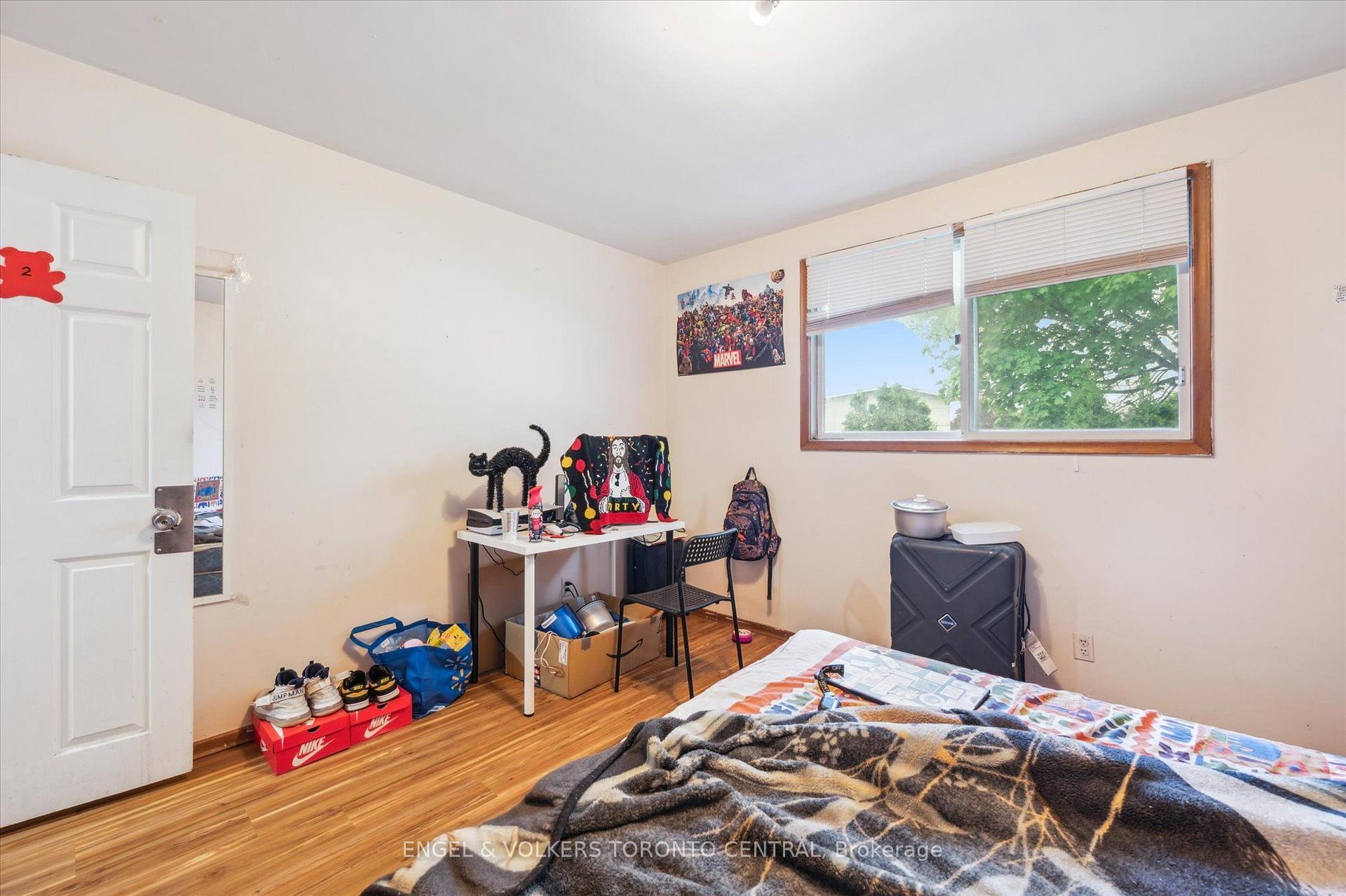 Photo 21 of 155 University Avenue E, Waterloo, Beechwood/University — HOMEH