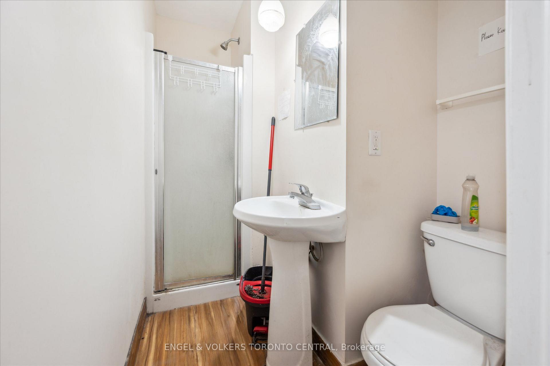 Photo 23 of 155 University Avenue E, Waterloo, Beechwood/University — HOMEH