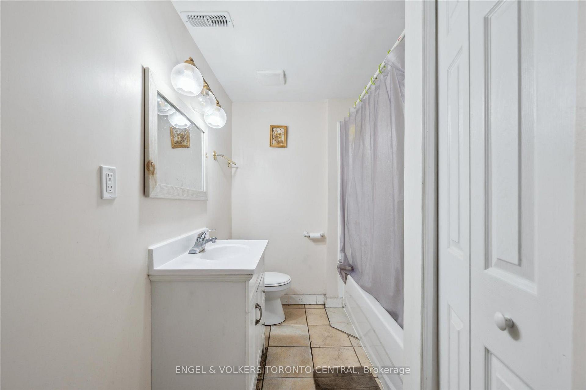 Photo 28 of 155 University Avenue E, Waterloo, Beechwood/University — HOMEH