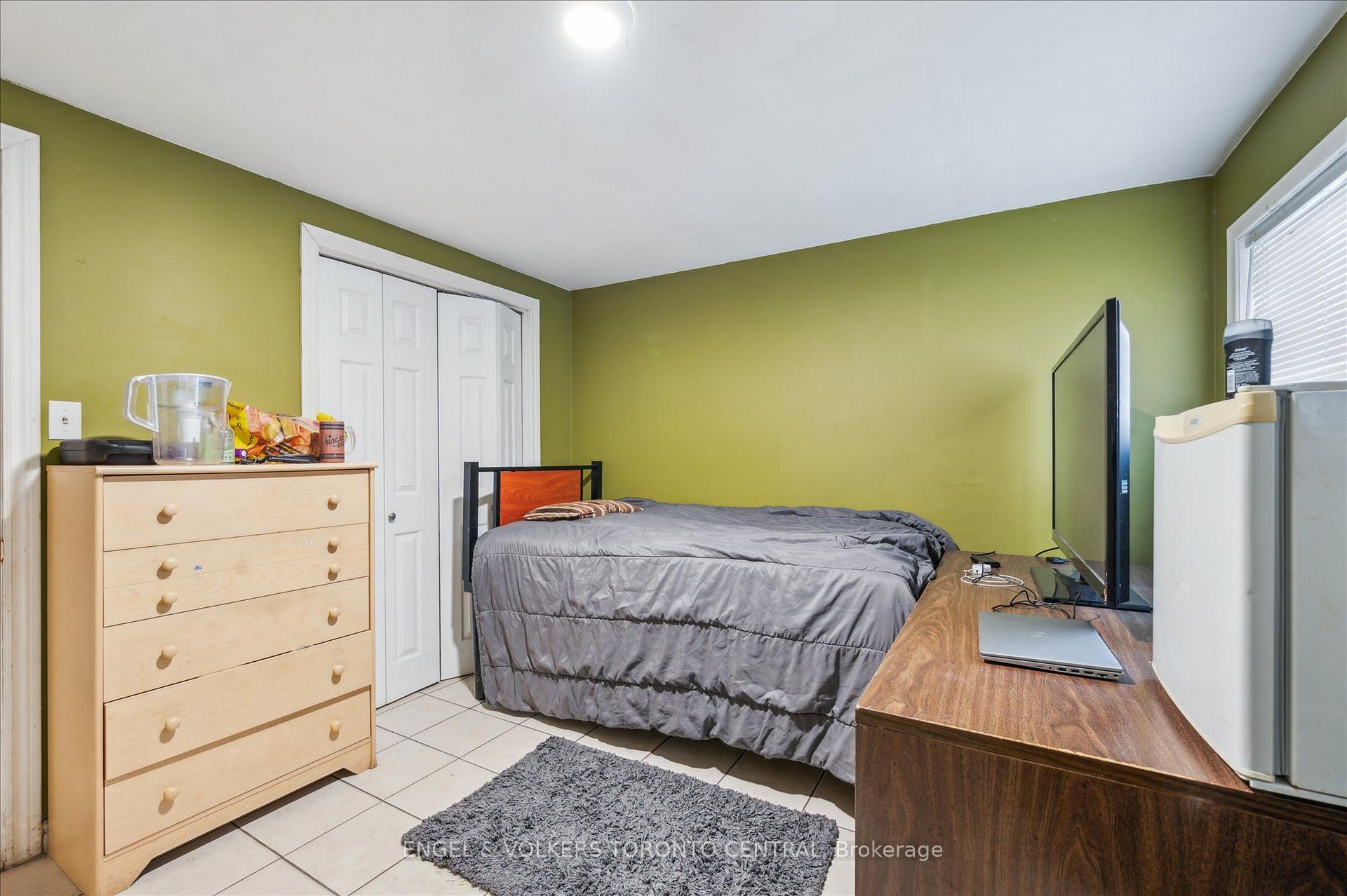Photo 29 of 155 University Avenue E, Waterloo, Beechwood/University — HOMEH