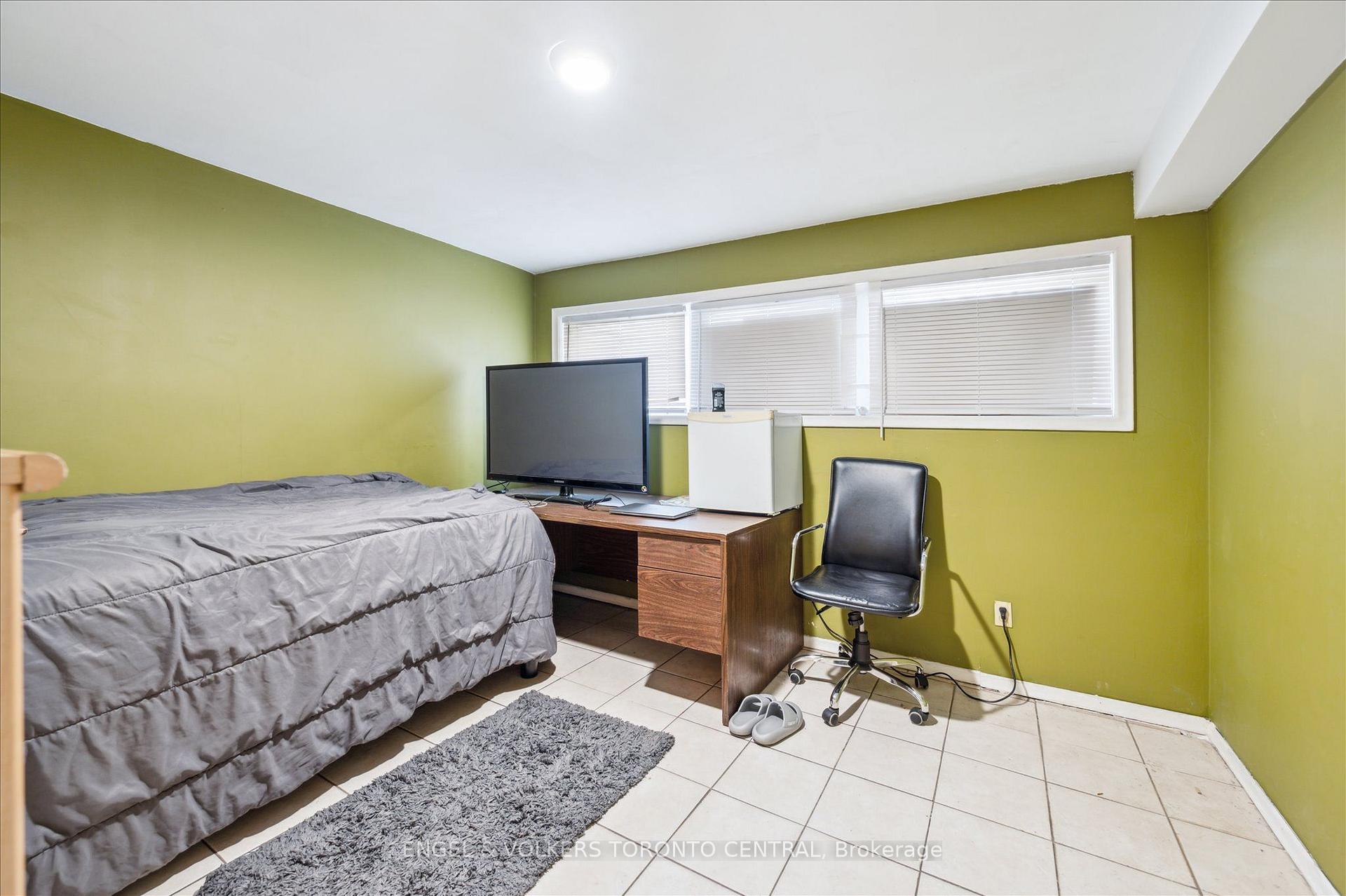 Photo 30 of 155 University Avenue E, Waterloo, Beechwood/University — HOMEH