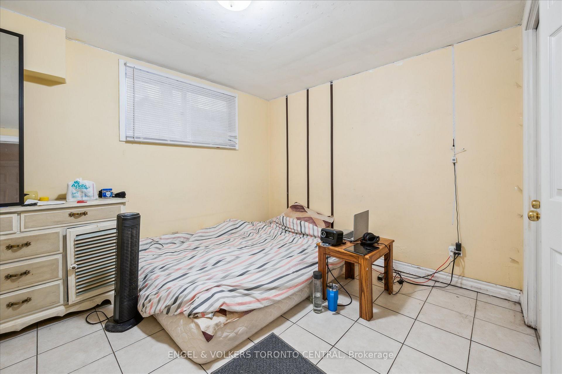 Photo 31 of 155 University Avenue E, Waterloo, Beechwood/University — HOMEH