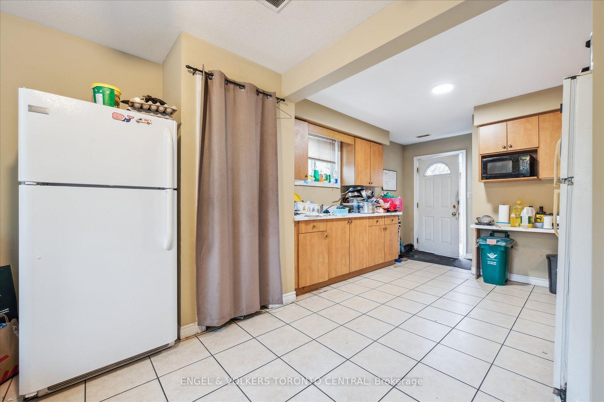 Photo 32 of 155 University Avenue E, Waterloo, Beechwood/University — HOMEH