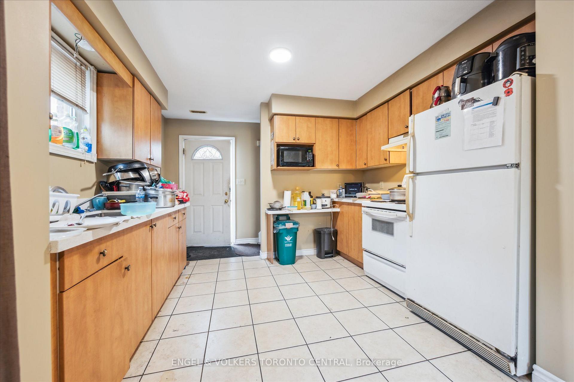 Photo 33 of 155 University Avenue E, Waterloo, Beechwood/University — HOMEH