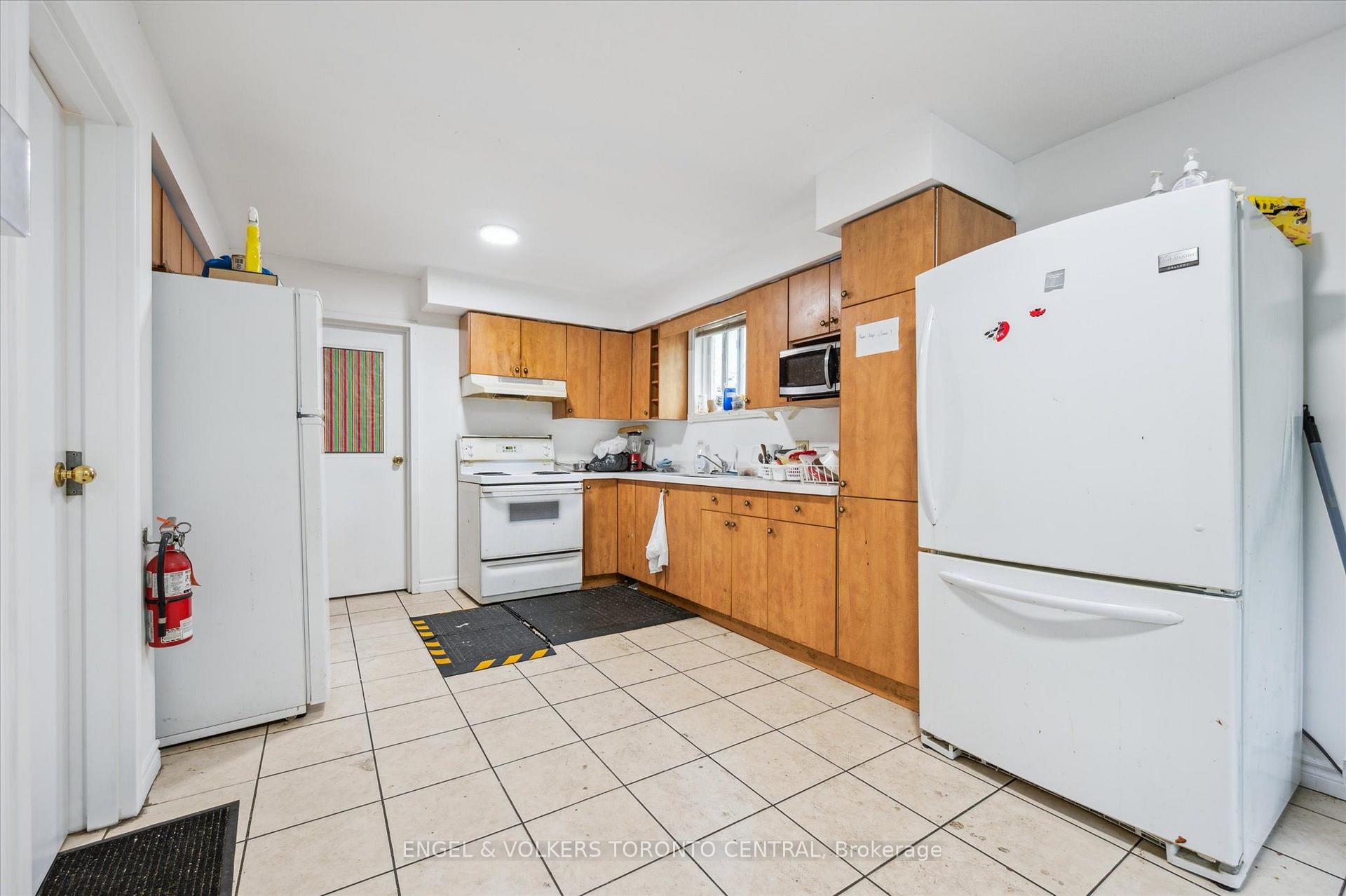 Photo 36 of 155 University Avenue E, Waterloo, Beechwood/University — HOMEH