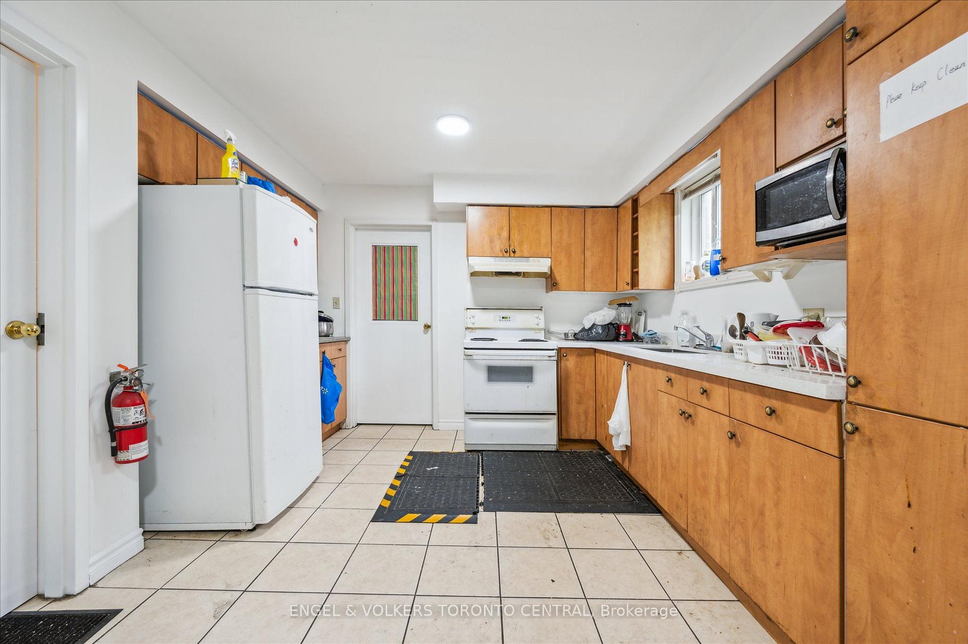 Photo 37 of 155 University Avenue E, Waterloo, Beechwood/University — HOMEH
