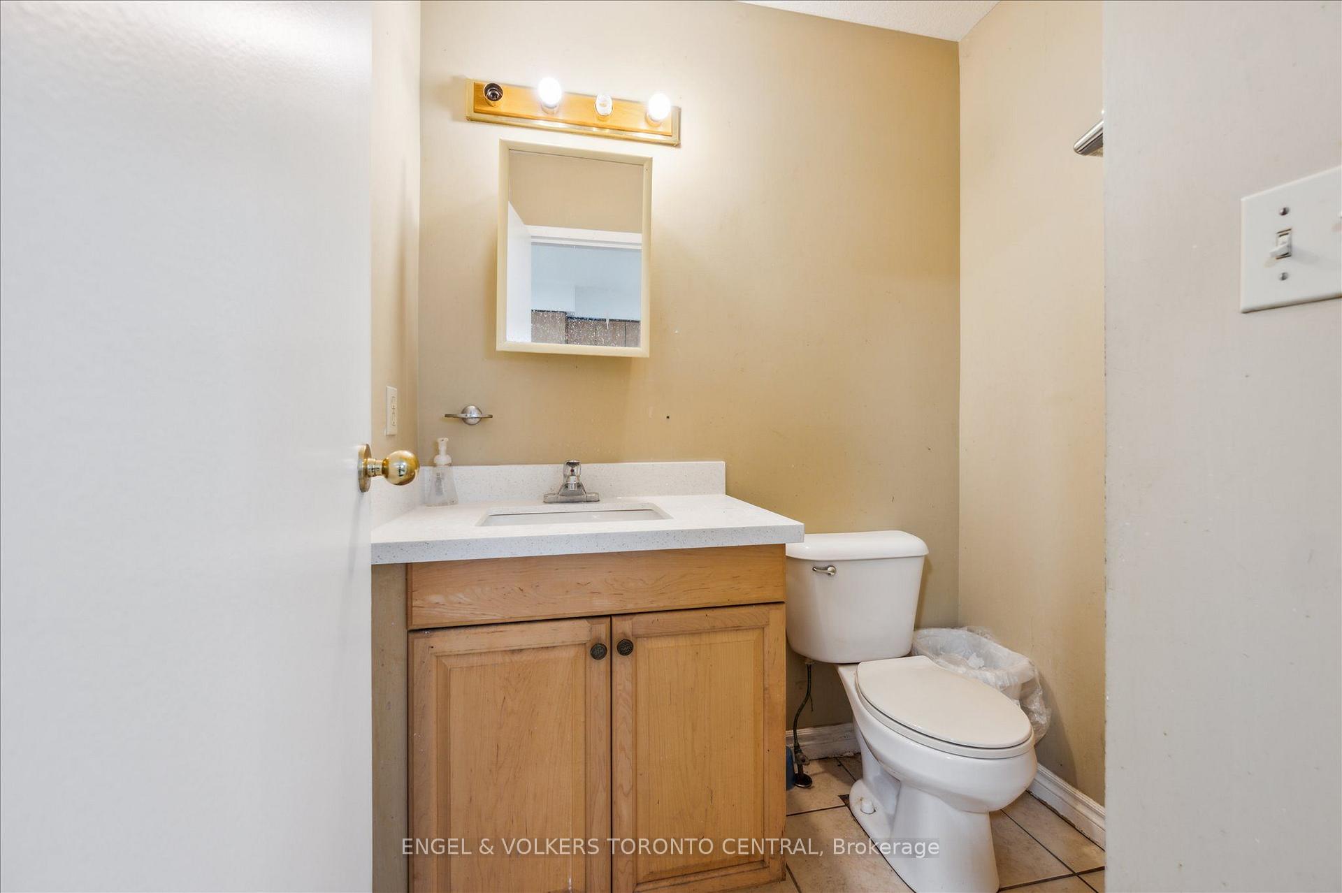 Photo 39 of 155 University Avenue E, Waterloo, Beechwood/University — HOMEH