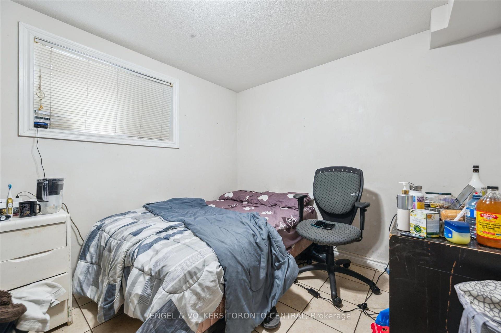 Photo 42 of 155 University Avenue E, Waterloo, Beechwood/University — HOMEH