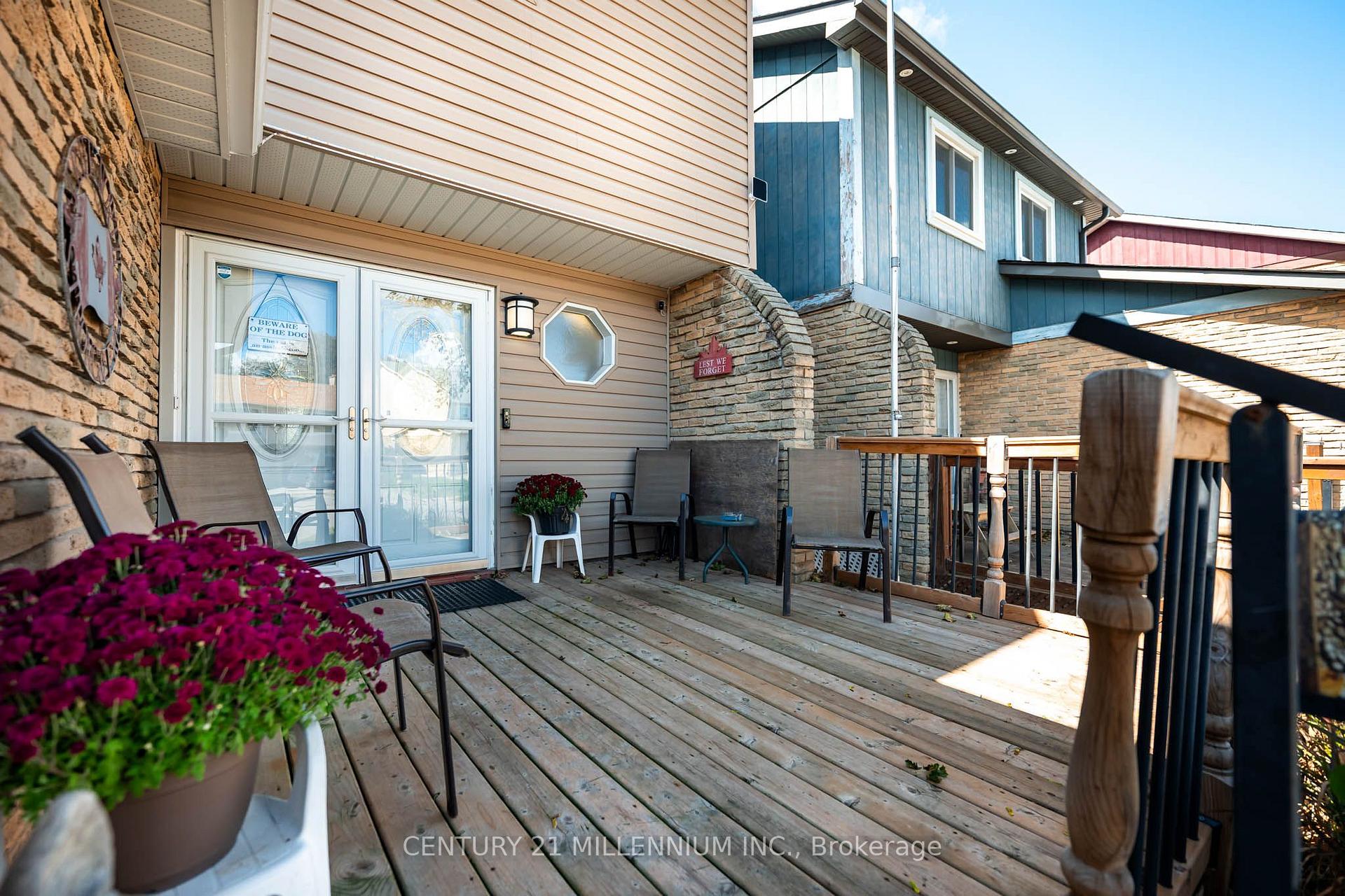 Photo 3 of 65 Primrose Crescent, Brampton, Heart Lake West — HOMEH