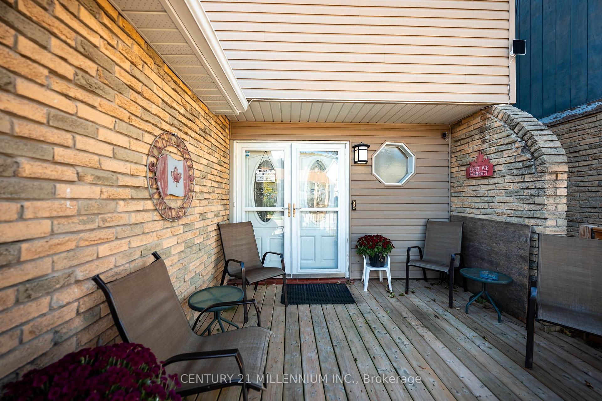 Photo 5 of 65 Primrose Crescent, Brampton, Heart Lake West — HOMEH