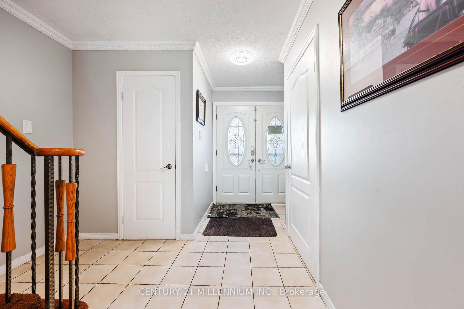 Photo 7 of 65 Primrose Crescent, Brampton, Heart Lake West — HOMEH