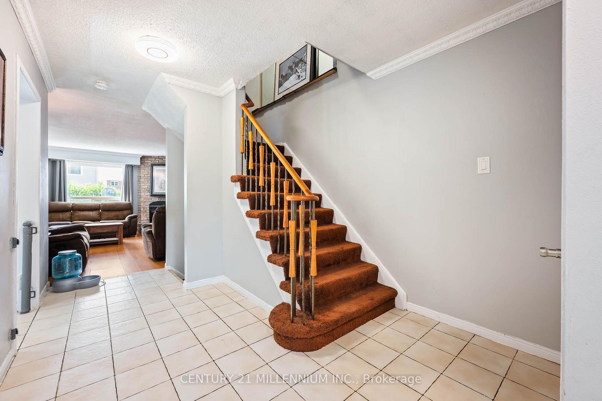 Photo 8 of 65 Primrose Crescent, Brampton, Heart Lake West — HOMEH