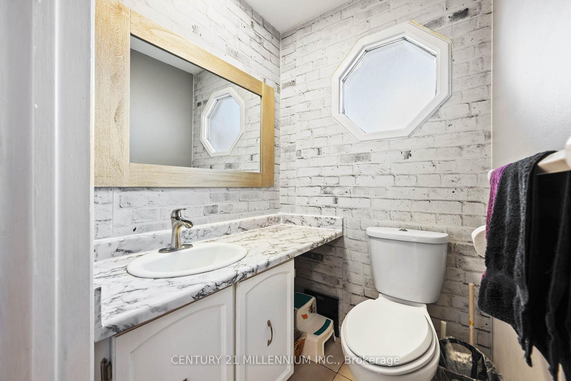 Photo 9 of 65 Primrose Crescent, Brampton, Heart Lake West — HOMEH