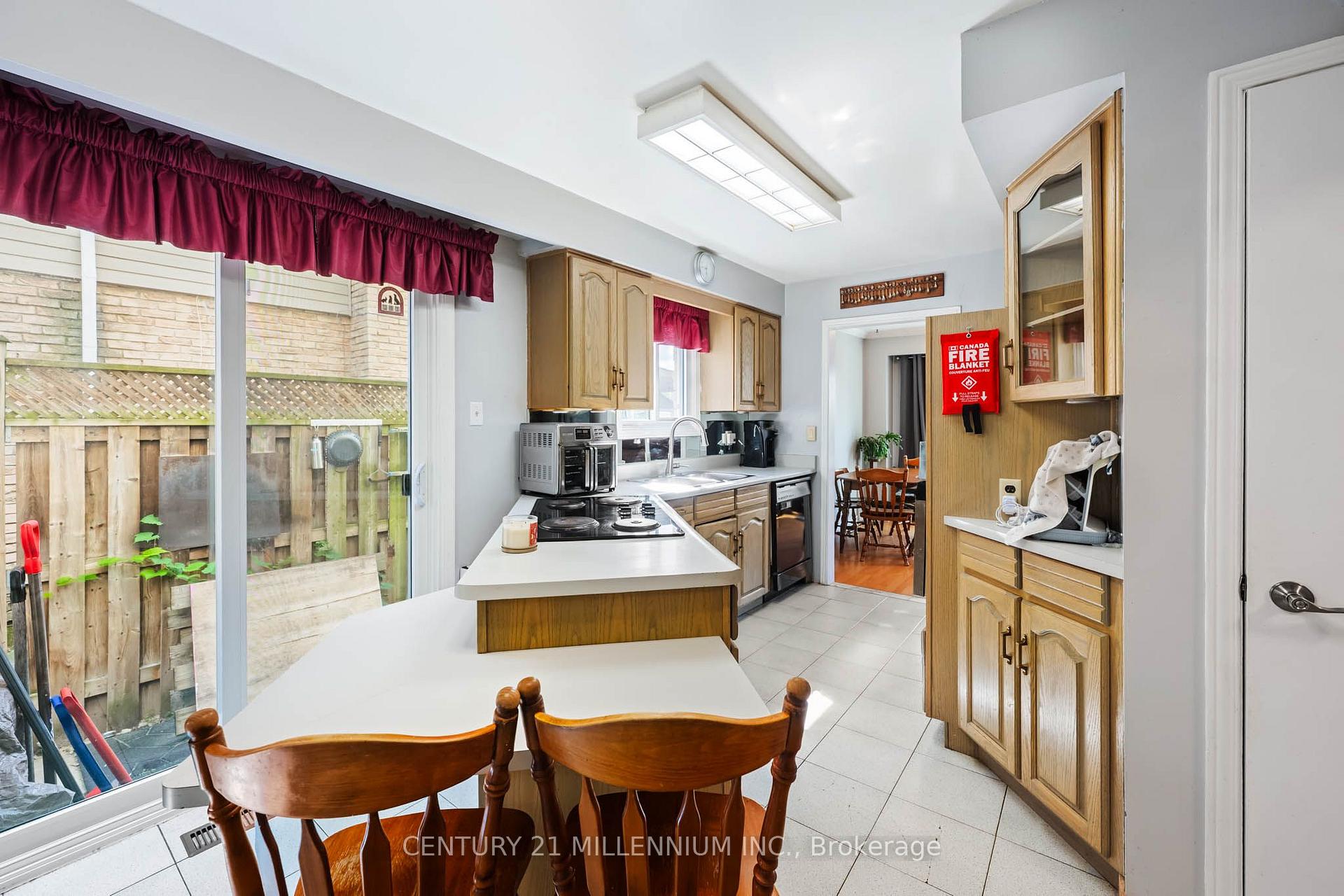 Photo 19 of 65 Primrose Crescent, Brampton, Heart Lake West — HOMEH