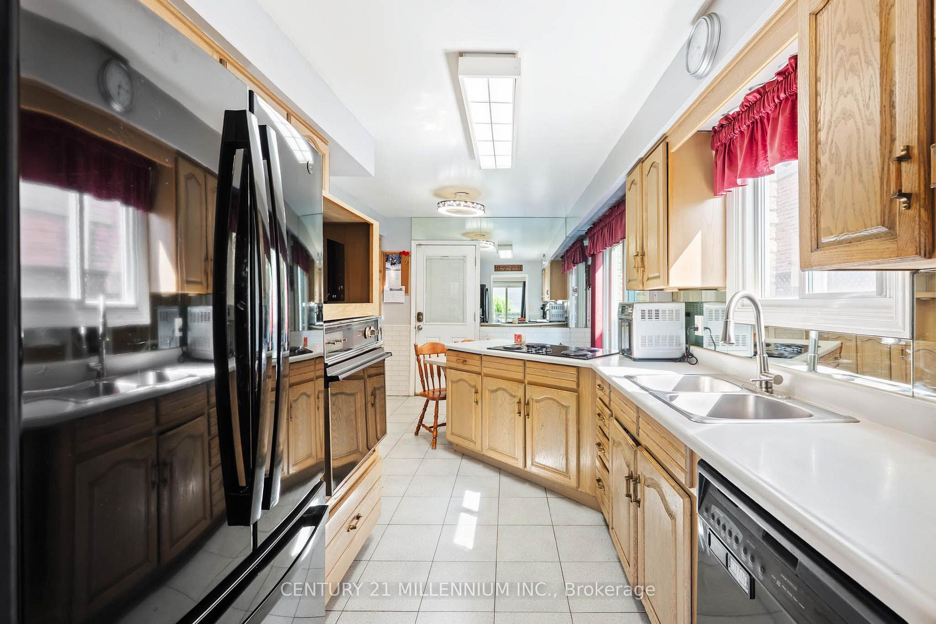Photo 22 of 65 Primrose Crescent, Brampton, Heart Lake West — HOMEH