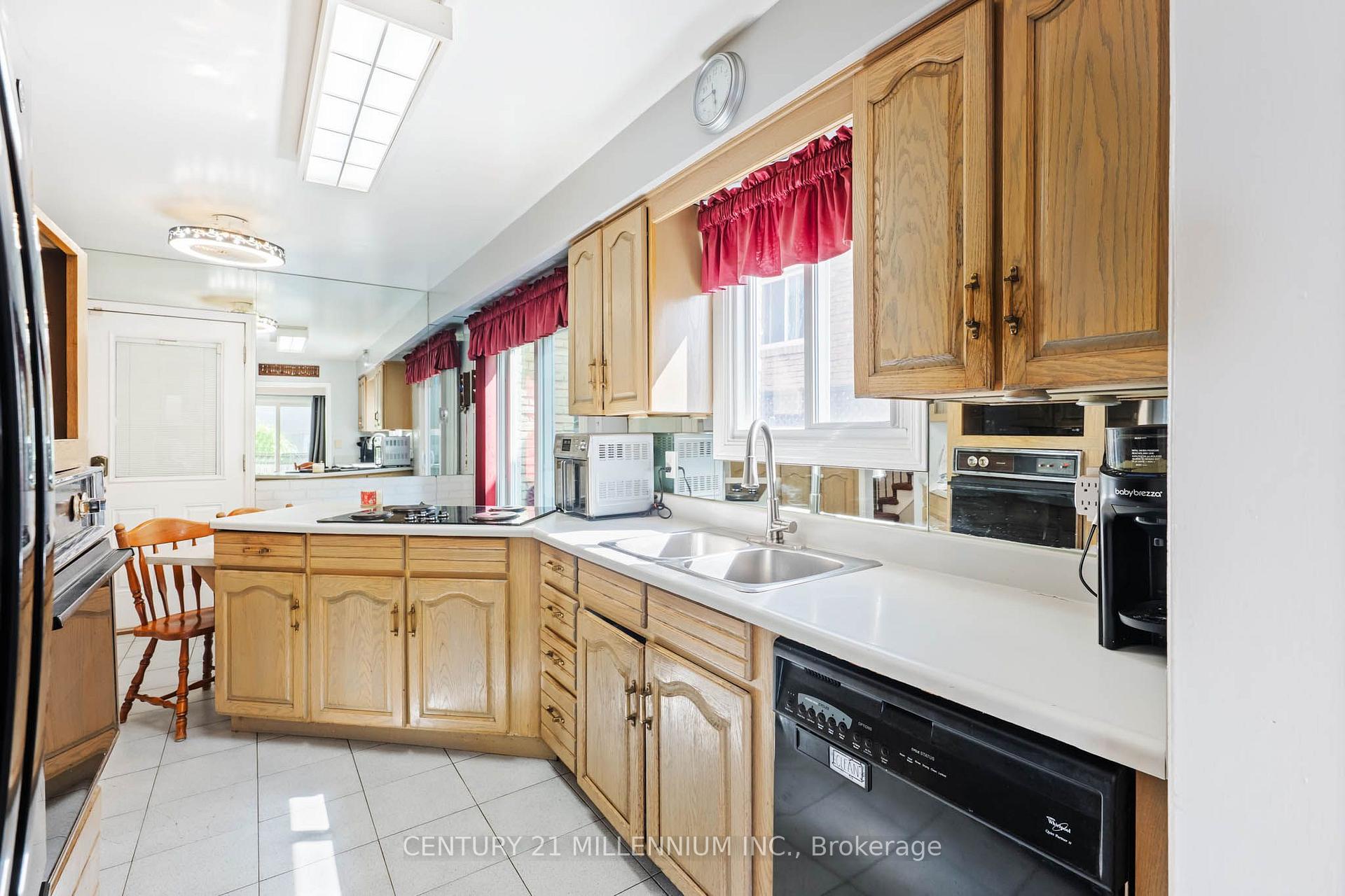 Photo 23 of 65 Primrose Crescent, Brampton, Heart Lake West — HOMEH