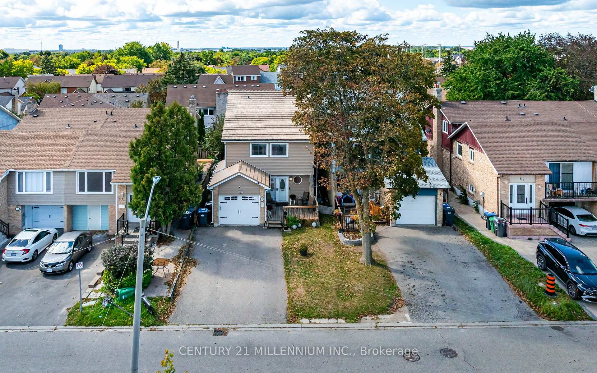 Photo 4 of 65 Primrose Crescent, Brampton, Heart Lake West — HOMEH
