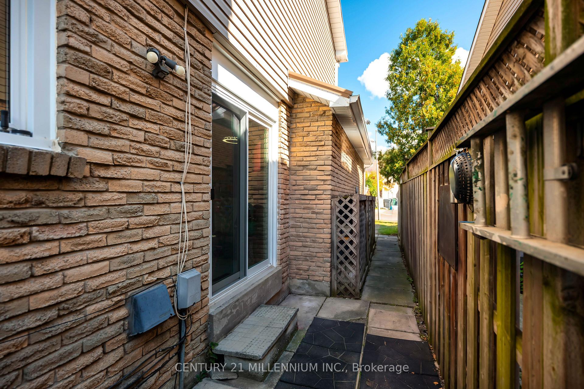 Photo 38 of 65 Primrose Crescent, Brampton, Heart Lake West — HOMEH