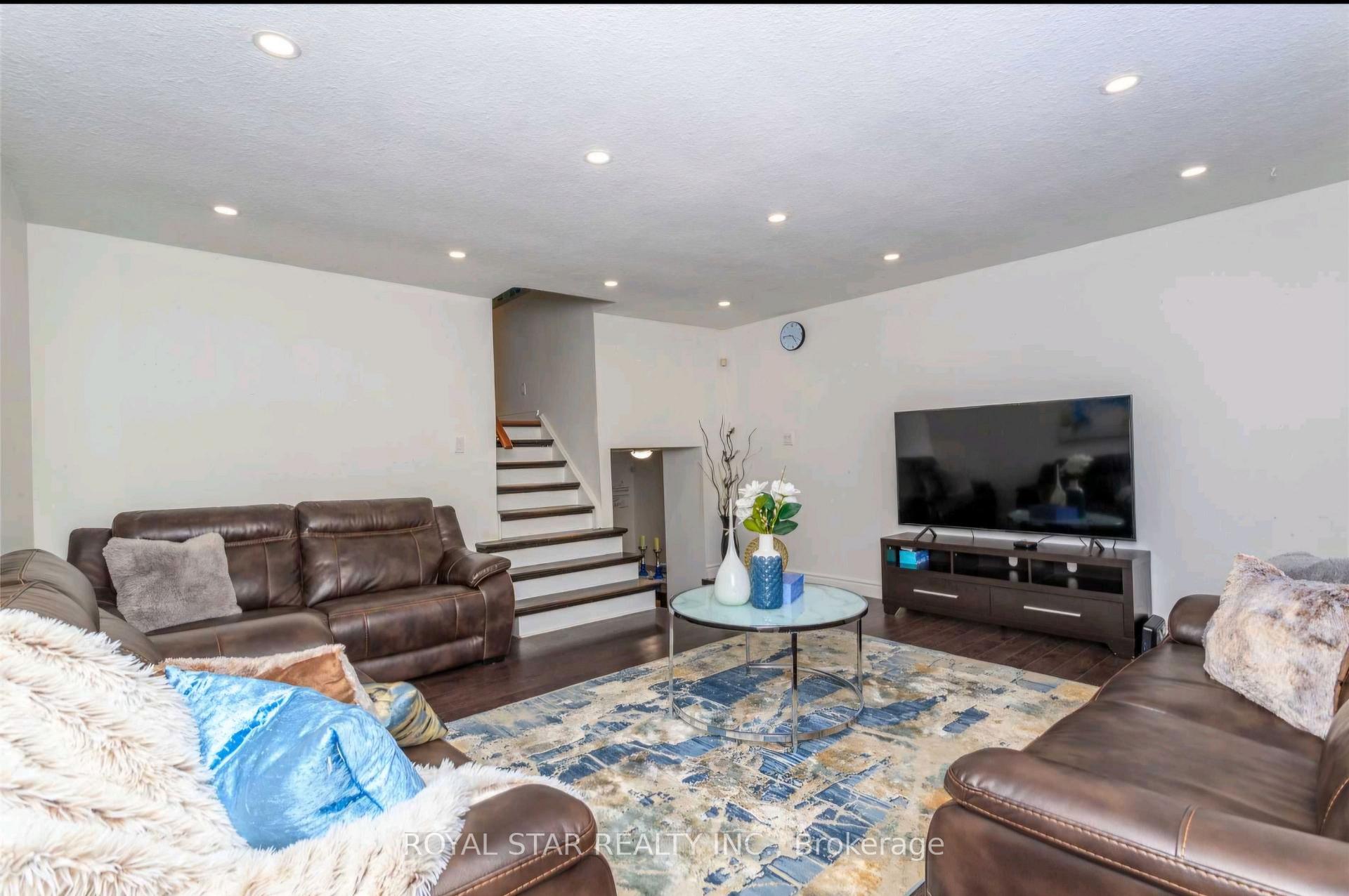 Photo 2 of Unit Upper, 19 Ashurst Crescent N, Brampton, Madoc — HOMEH