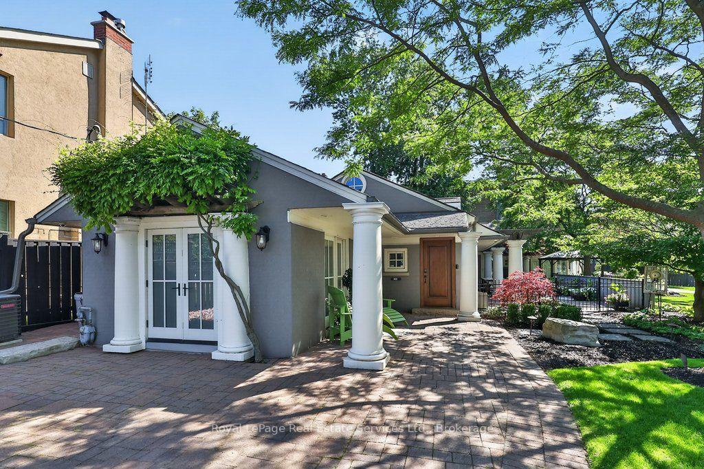 Photo 3 of 300 Lake Promenade, Etobicoke, Long Branch — HOMEH
