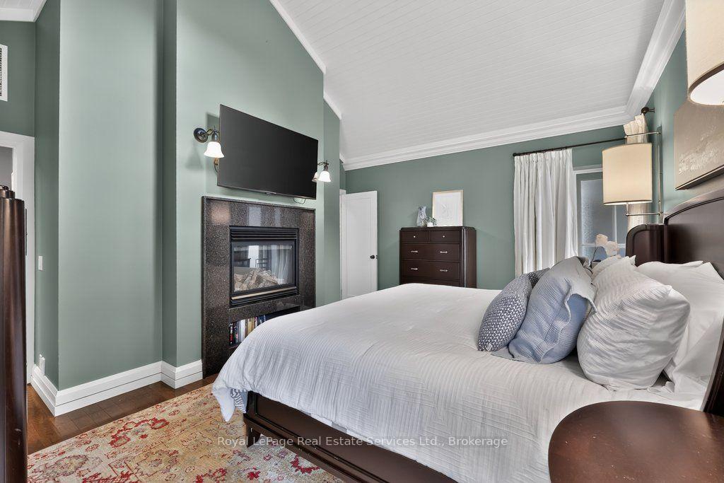 Photo 17 of 300 Lake Promenade, Etobicoke, Long Branch — HOMEH