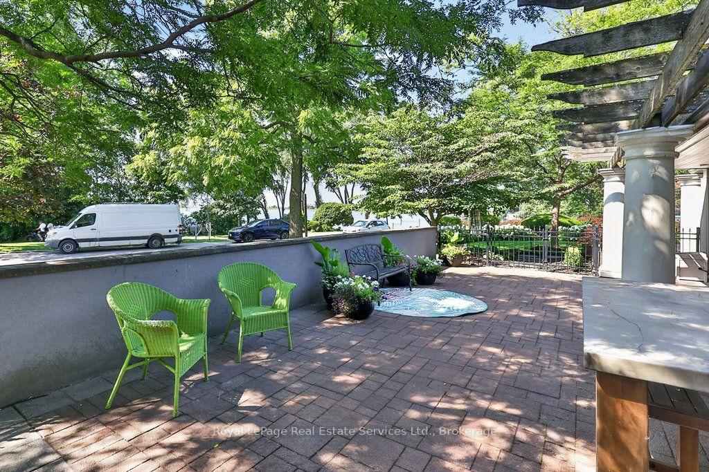 Photo 31 of 300 Lake Promenade, Etobicoke, Long Branch — HOMEH