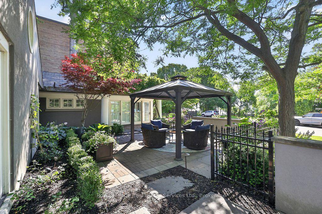Photo 33 of 300 Lake Promenade, Etobicoke, Long Branch — HOMEH