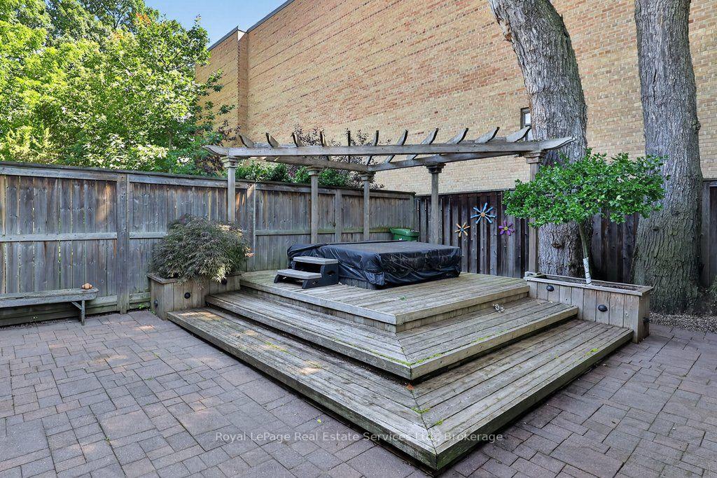 Photo 37 of 300 Lake Promenade, Etobicoke, Long Branch — HOMEH