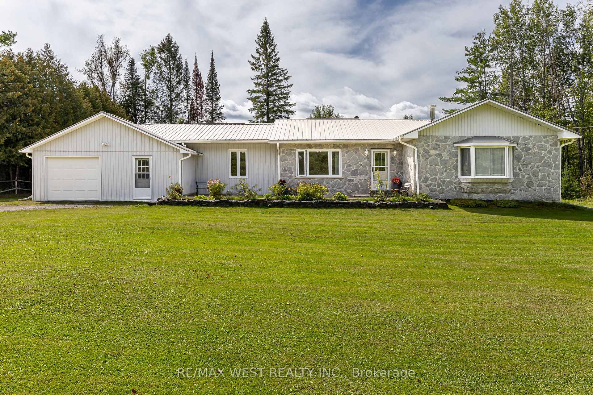 Photo 3 of 7621 Hwy 35, Kawartha Lakes, Laxton/Digby/Longford — HOMEH