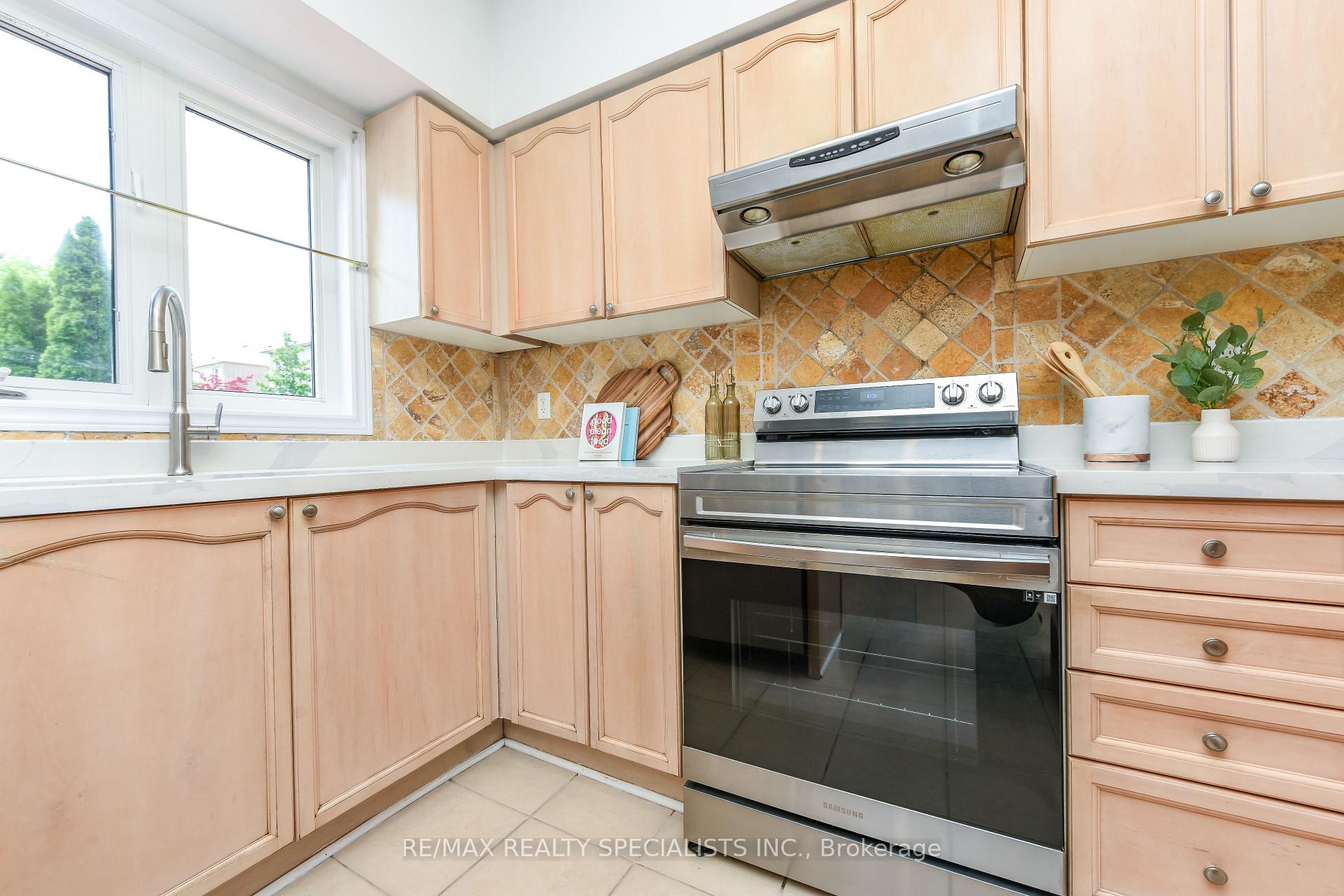 Photo 12 of 5624 Freshwater Drive, Mississauga, Churchill Meadows — HOMEH
