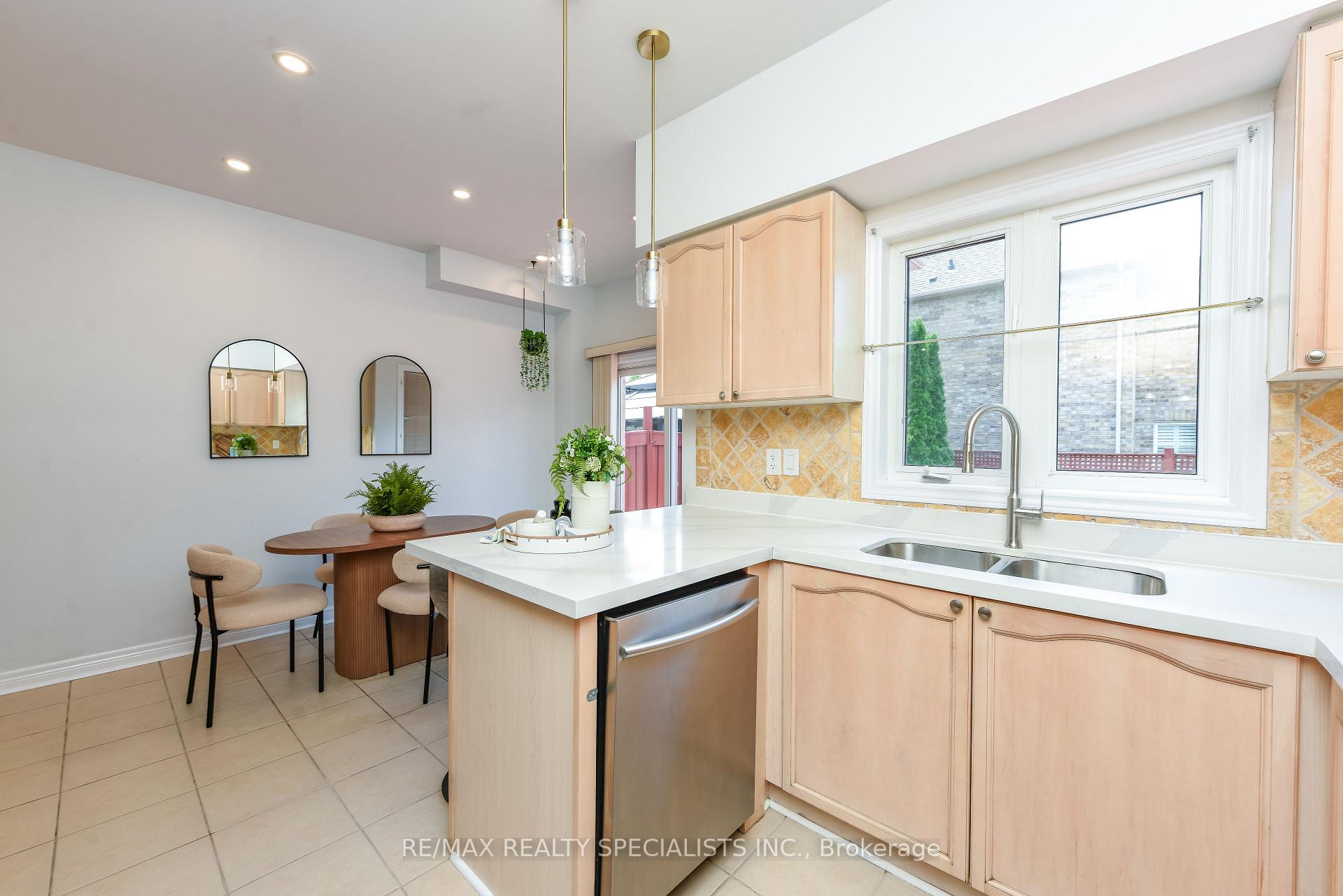 Photo 13 of 5624 Freshwater Drive, Mississauga, Churchill Meadows — HOMEH