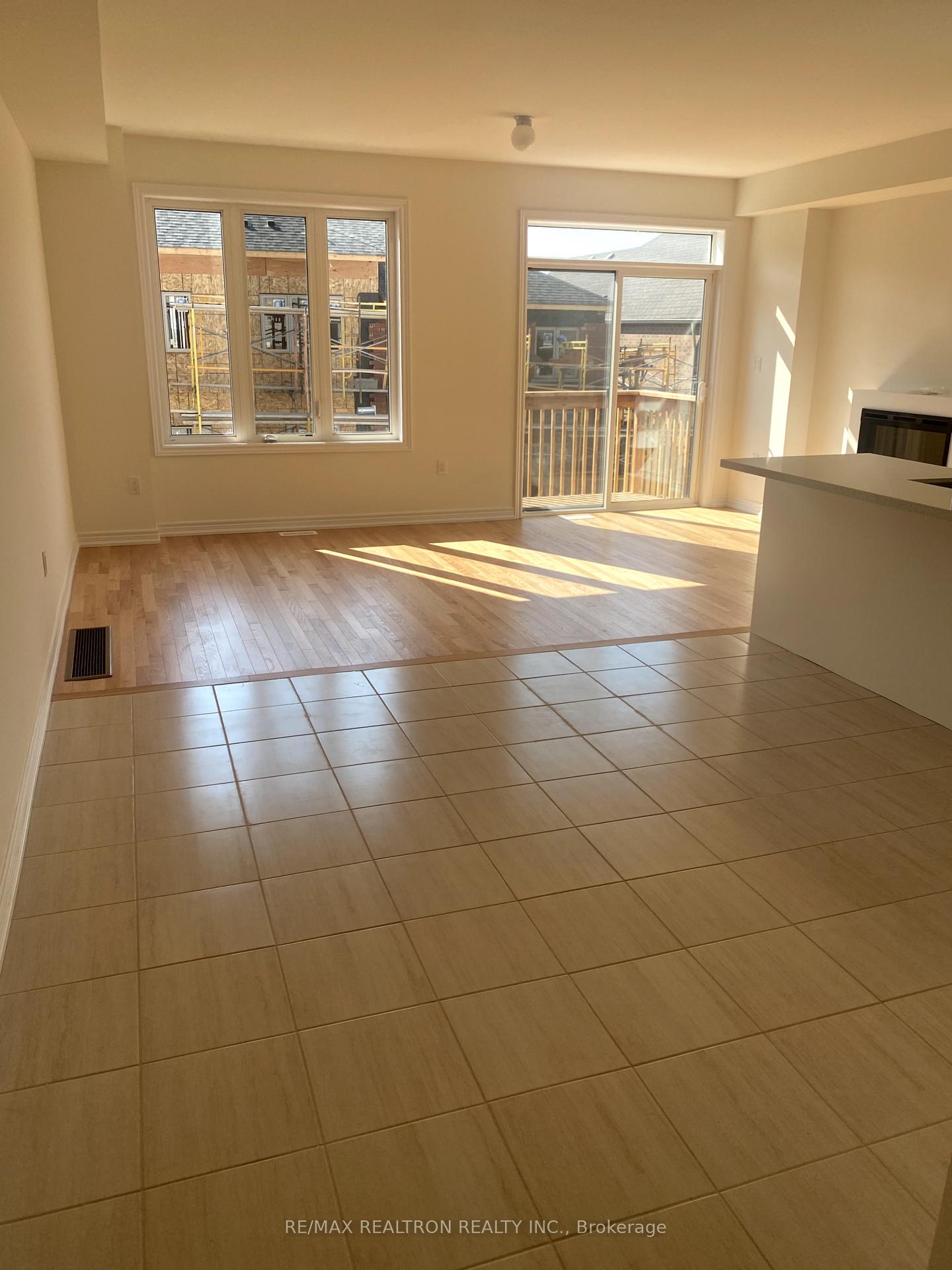Photo 4 of 937 Elizabeth Mackenzie Drive, Pickering, Rural Pickering — HOMEH