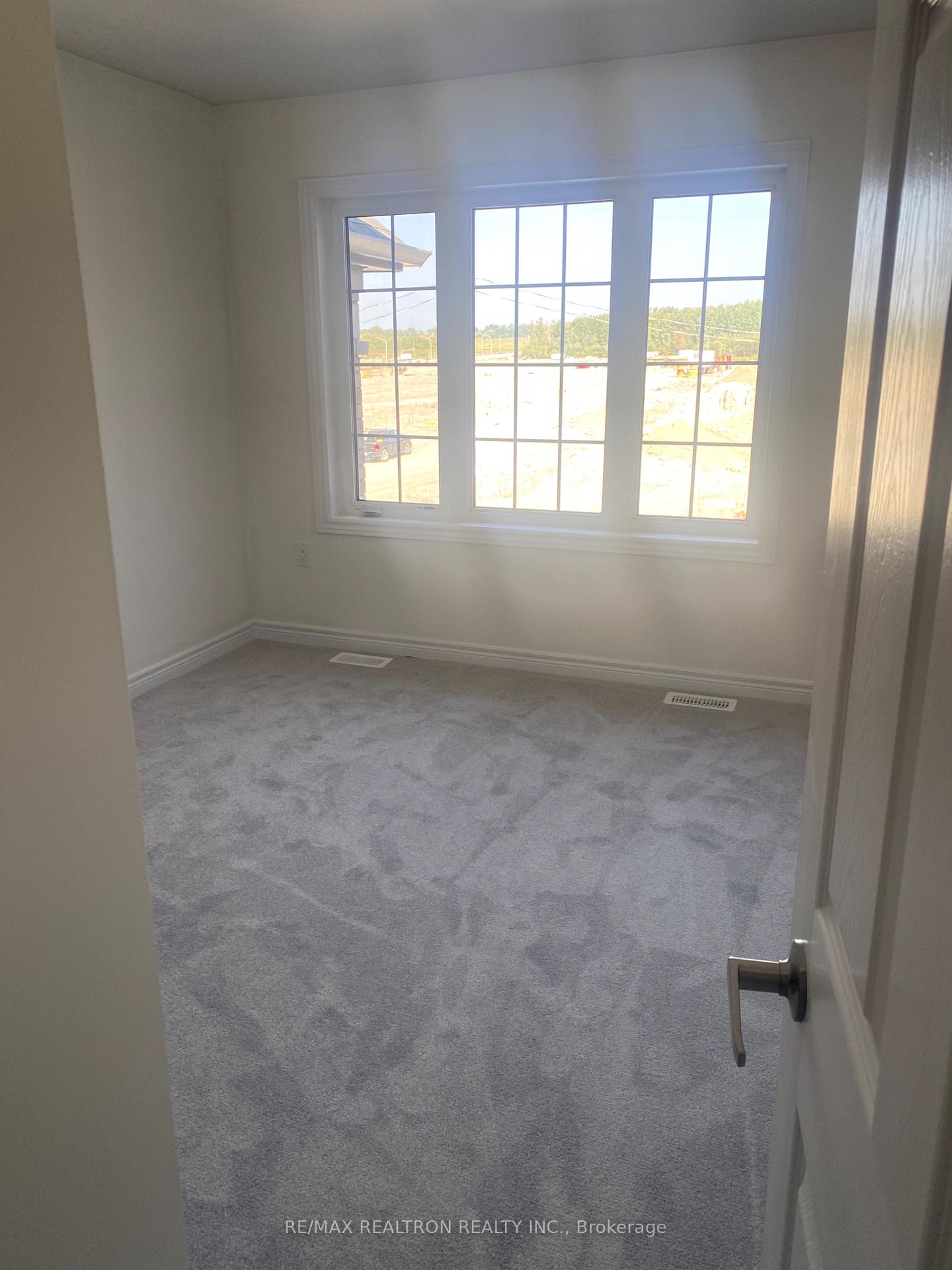 Photo 8 of 937 Elizabeth Mackenzie Drive, Pickering, Rural Pickering — HOMEH