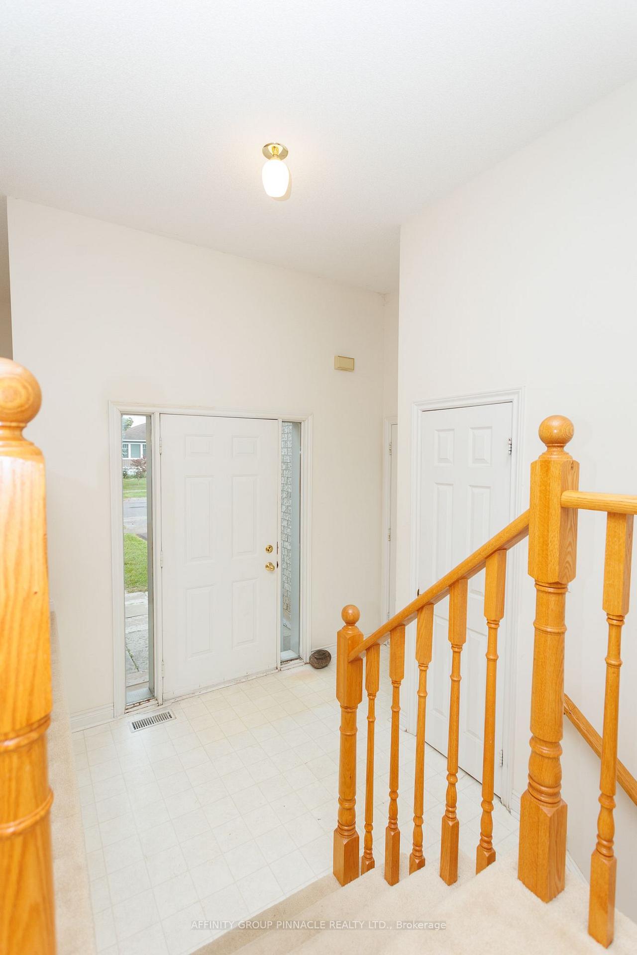 Photo 3 of 18 Lakeview Drive, Scugog, Port Perry — HOMEH