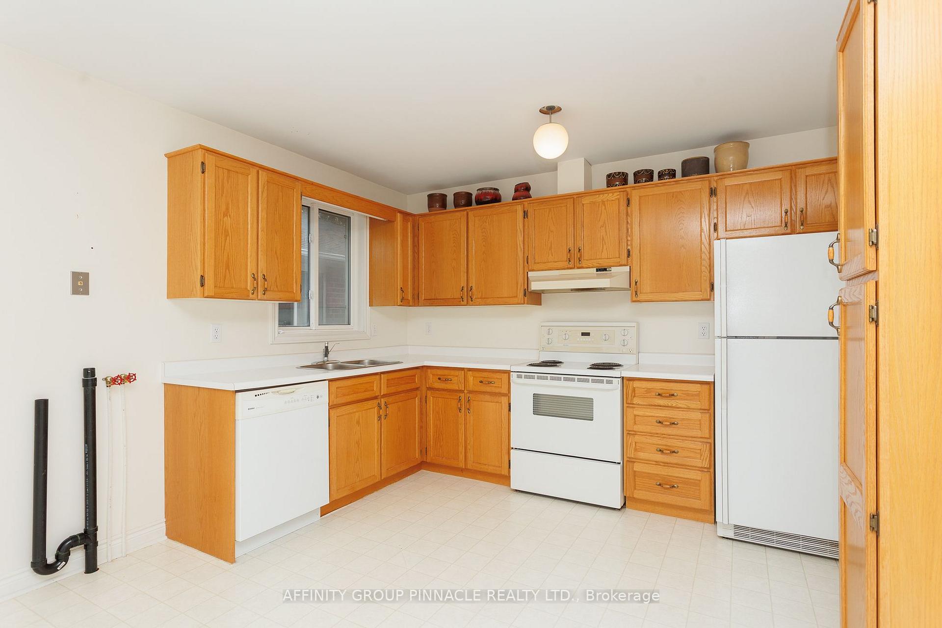Photo 12 of 18 Lakeview Drive, Scugog, Port Perry — HOMEH