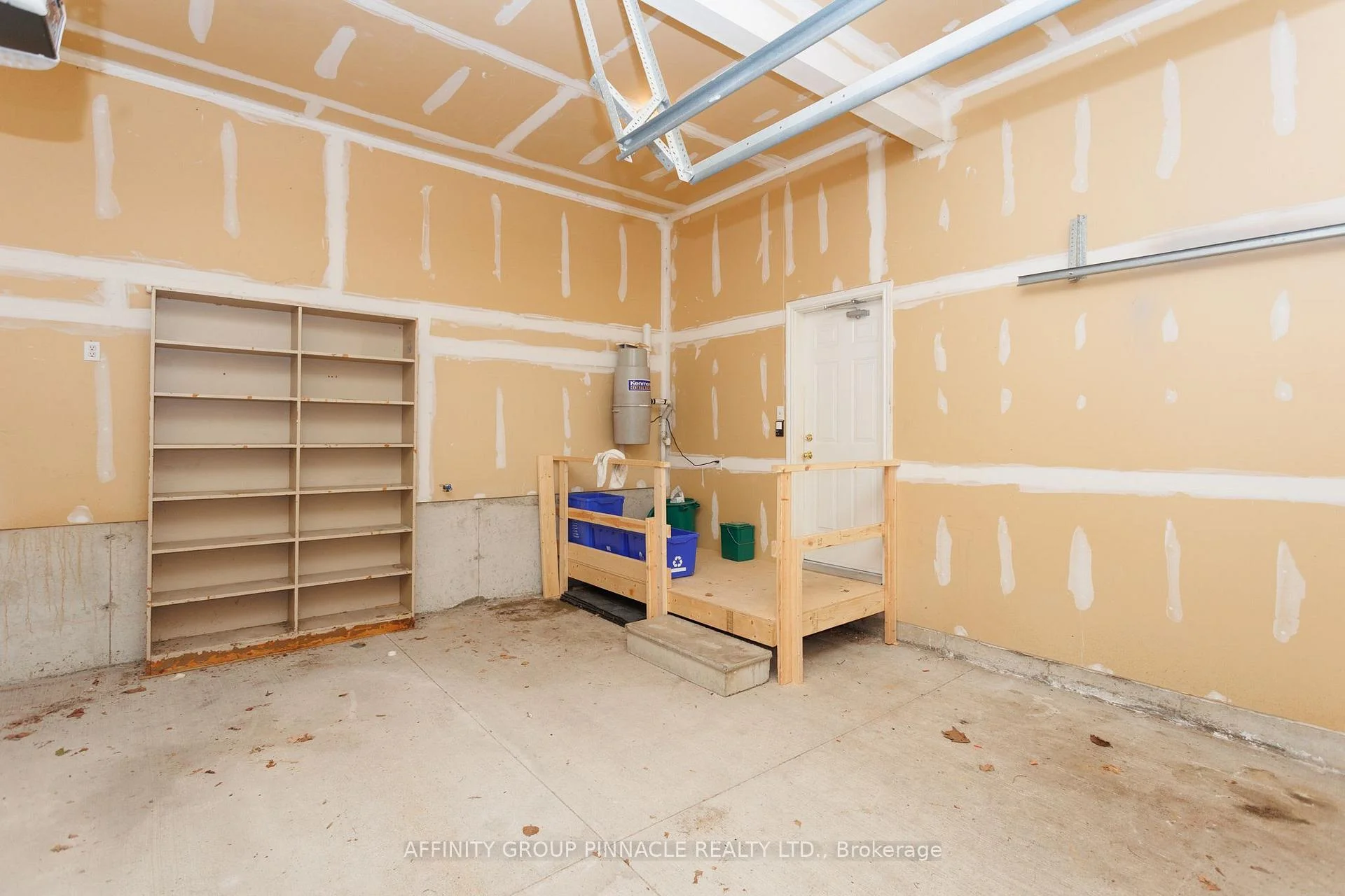 Photo 29 of 18 Lakeview Drive, Scugog, Port Perry — HOMEH