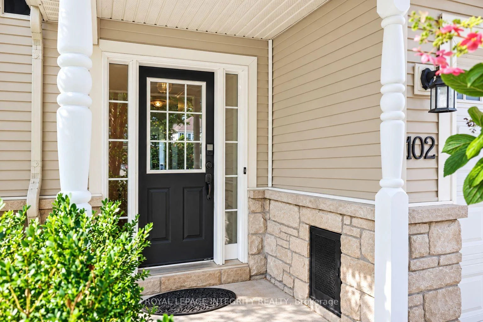 Photo 3 of 102 Hawktree Ridge, Ottawa, Barrhaven - Stonebridge — HOMEH