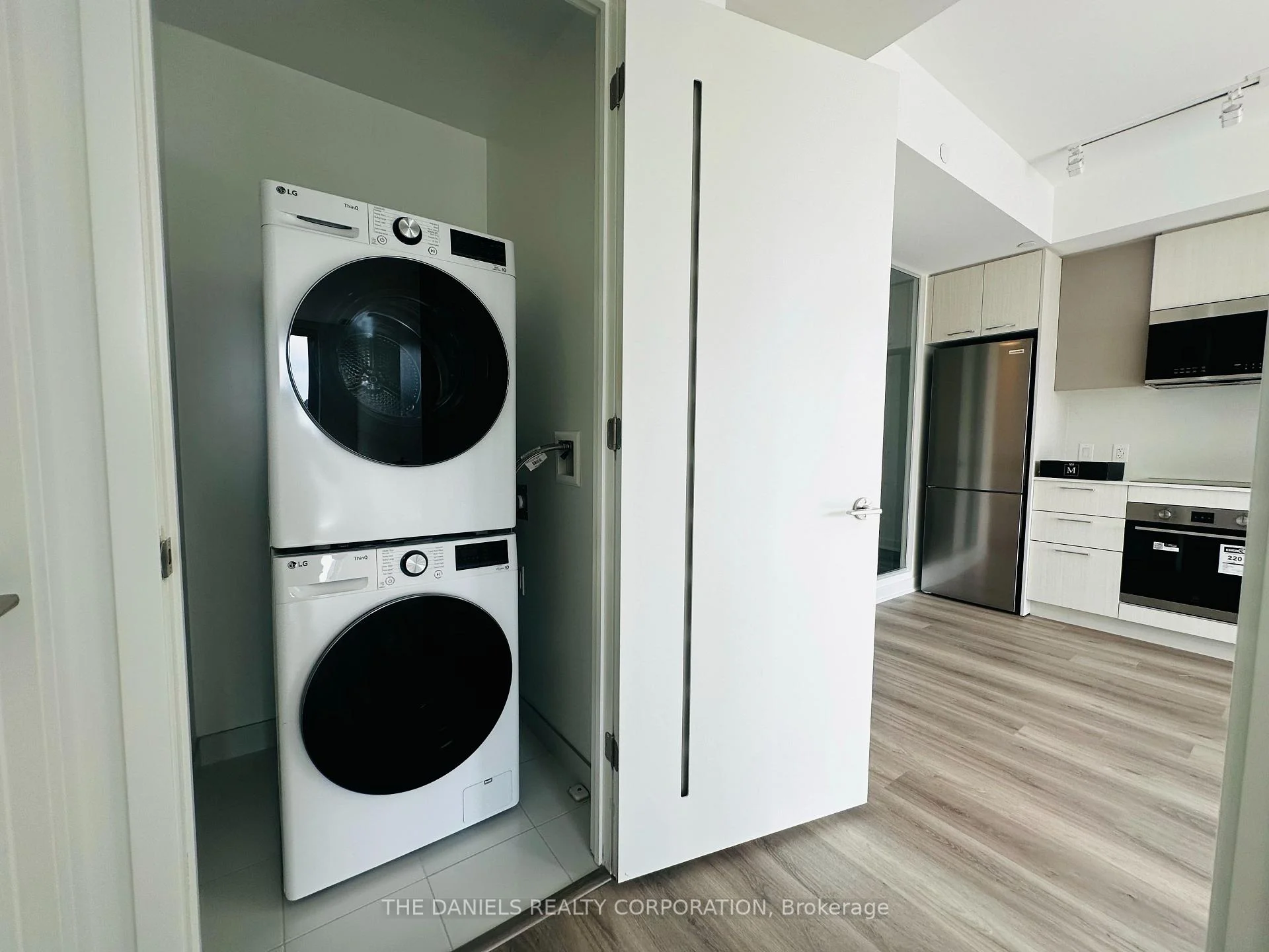 Photo 8 of Unit 410, 10 Oak Street, Toronto, Regent Park — HOMEH