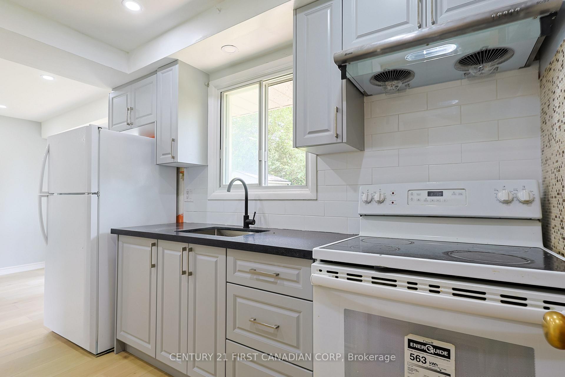 Photo 6 of Unit Upper, 268 Burlington Crescent, London, South J — HOMEH